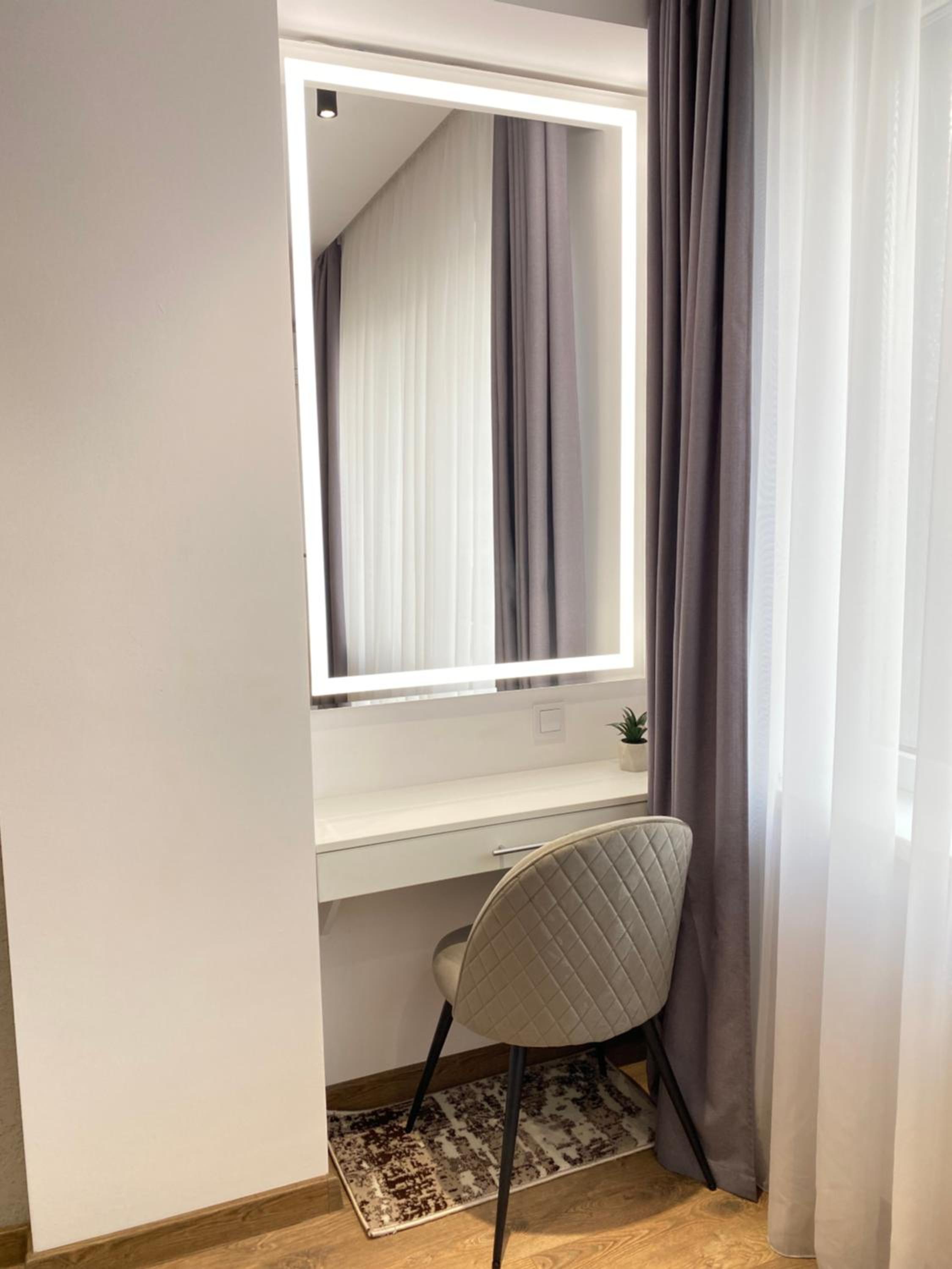 RentNow Large and Cozy Apartment in the Center, Parking view 2