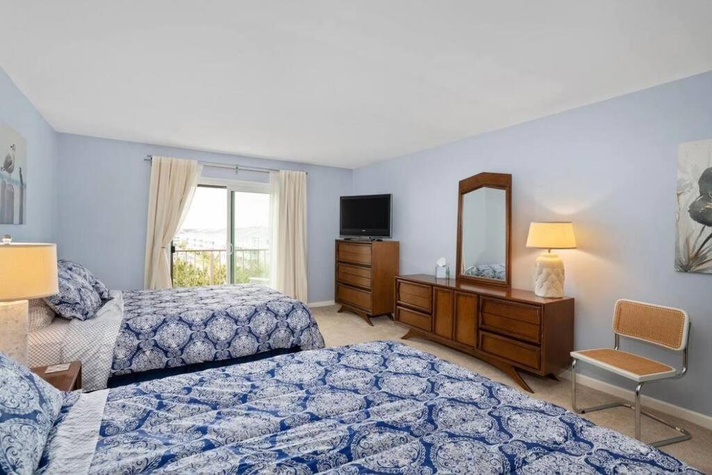 Canal Views and Walking Distance to Ocean and Park view 4