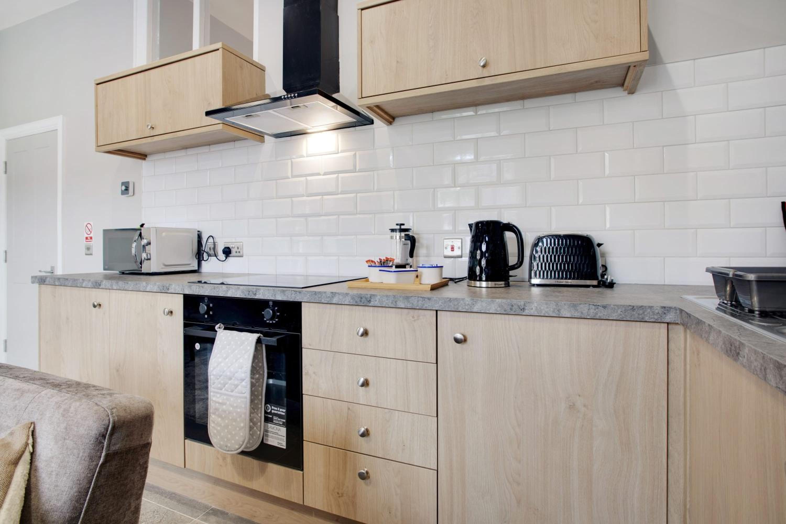 NEW! Luxury 1 Bed Apartment in Hartlepool City Centre by Stay With Us, Perfect for Couples & Contractors, FREE WI-FI! view 5