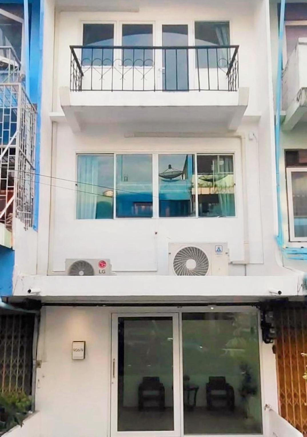 Nitichai Place, Private Sukhumvit Townhome 8PAX