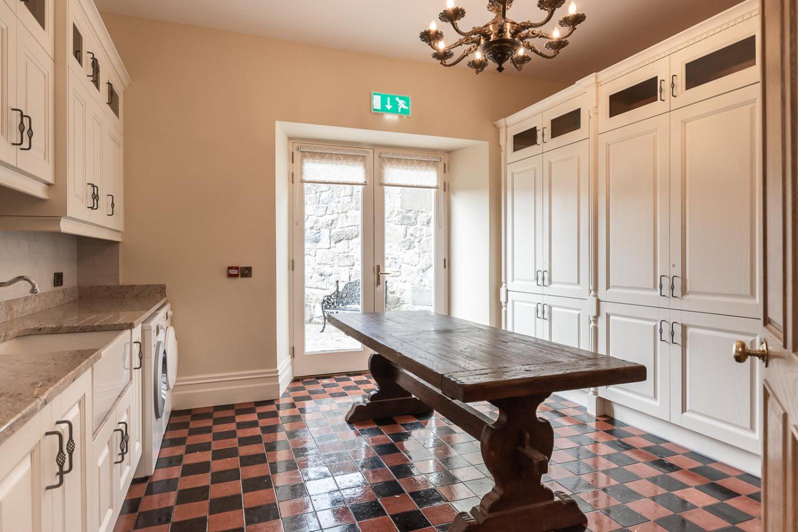 8 bedroomed house steeped in history