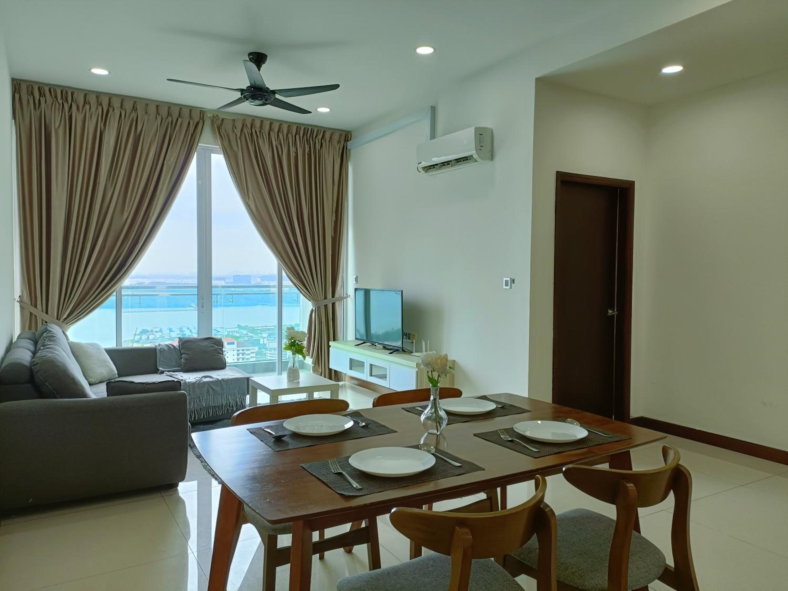 Paragon Suite Homestay by Antlerzone