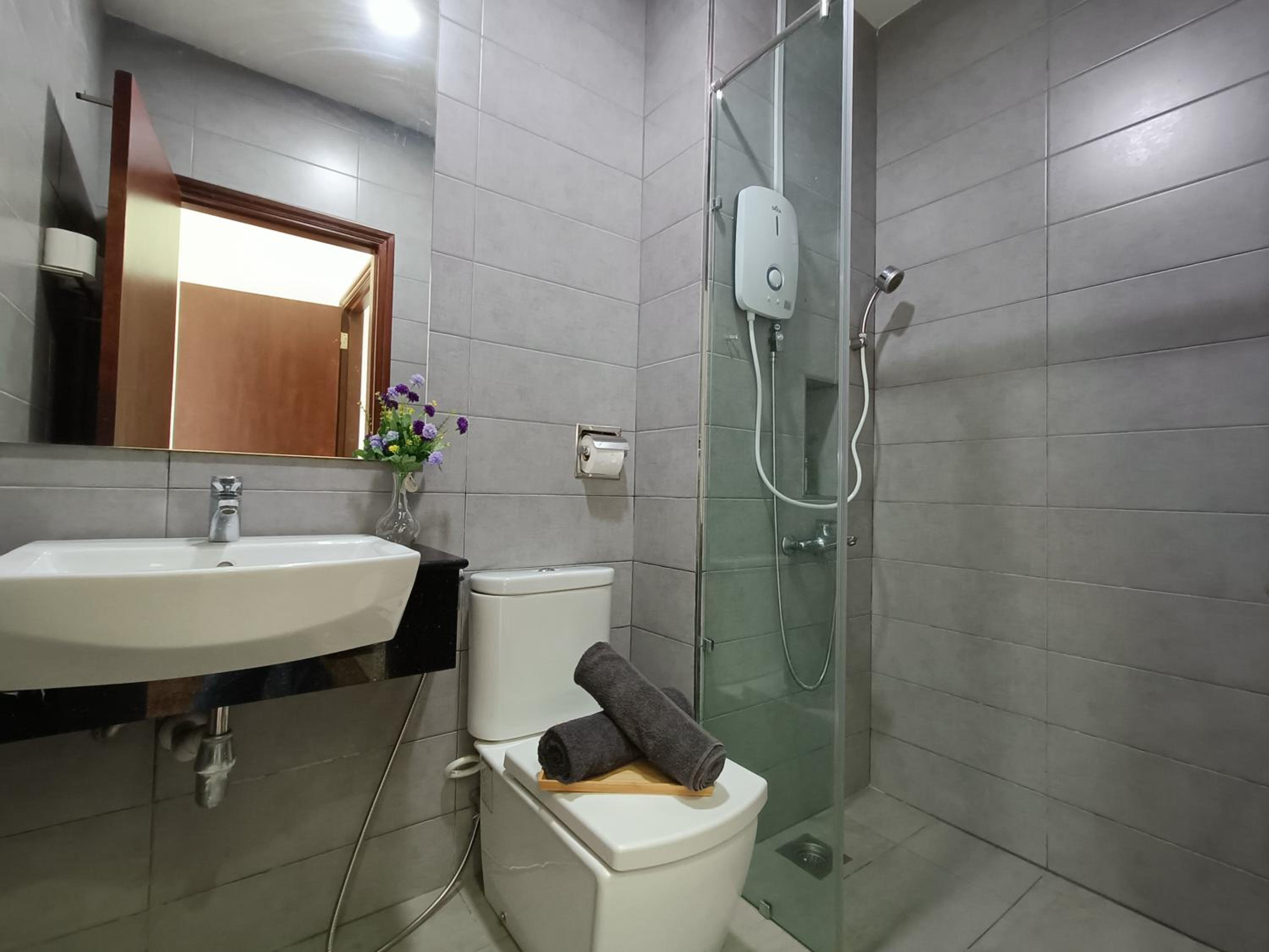 Paragon Suite Homestay by Antlerzone