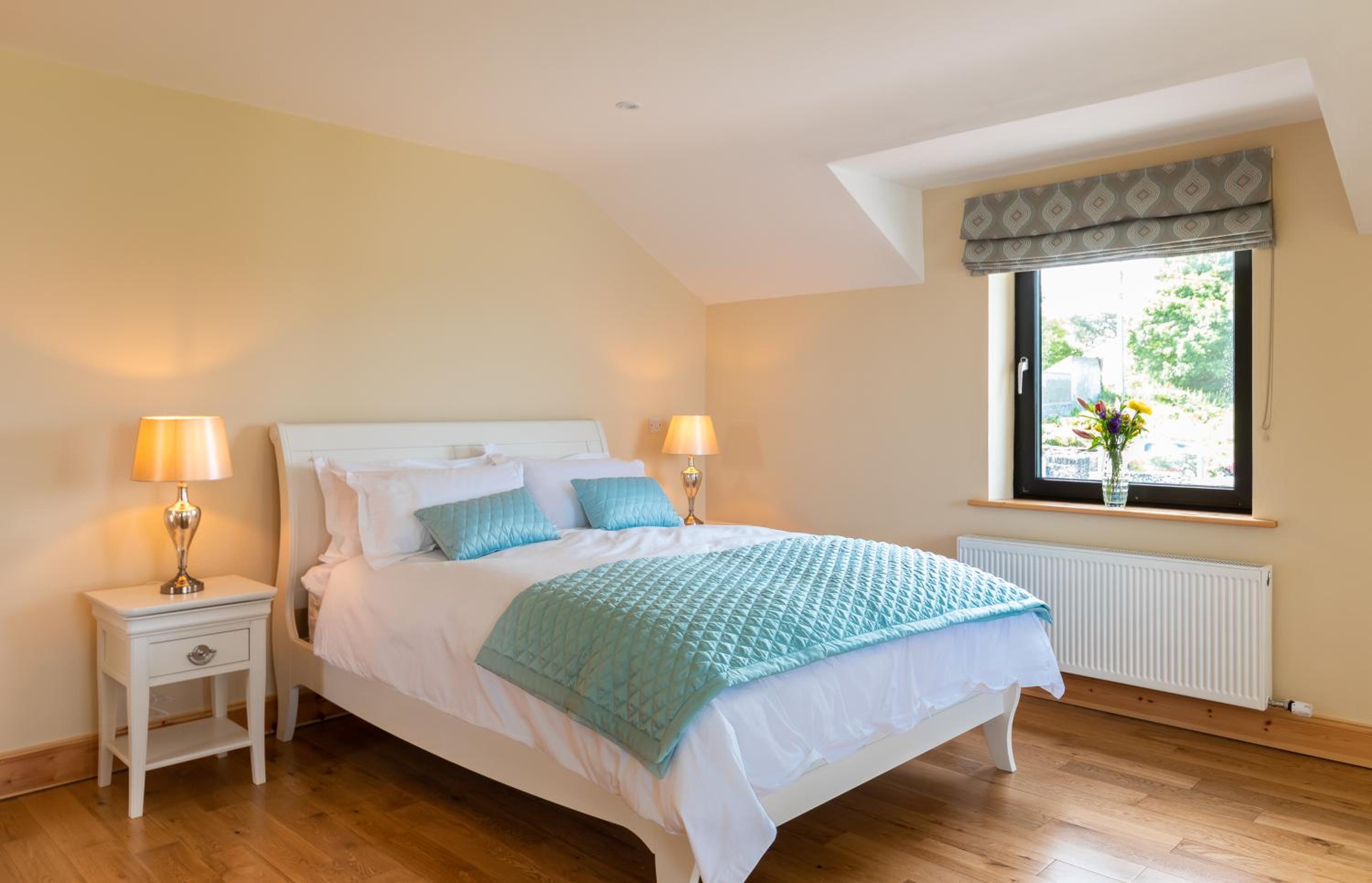 Luxury 4 bedroom holiday home overlooking the sea on Valentia Island view 5