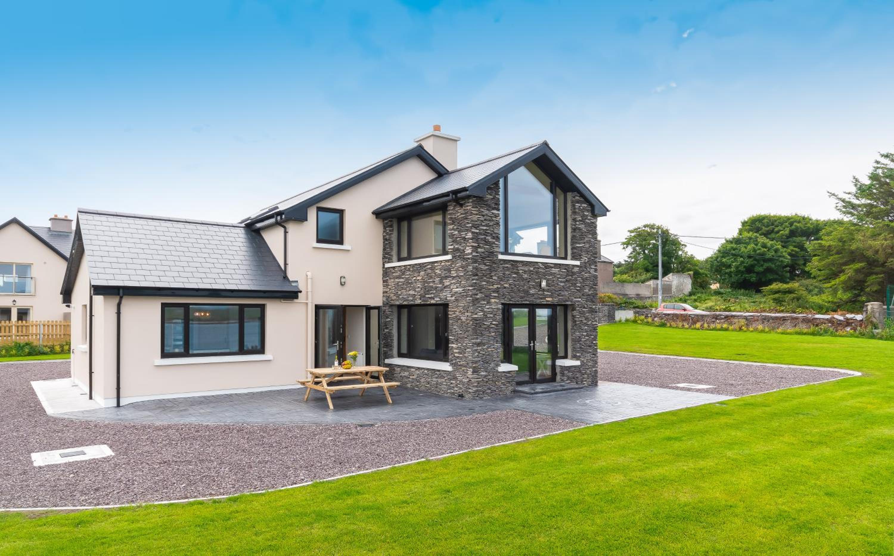 Luxury 4 bedroom holiday home overlooking the sea on Valentia Island view 4