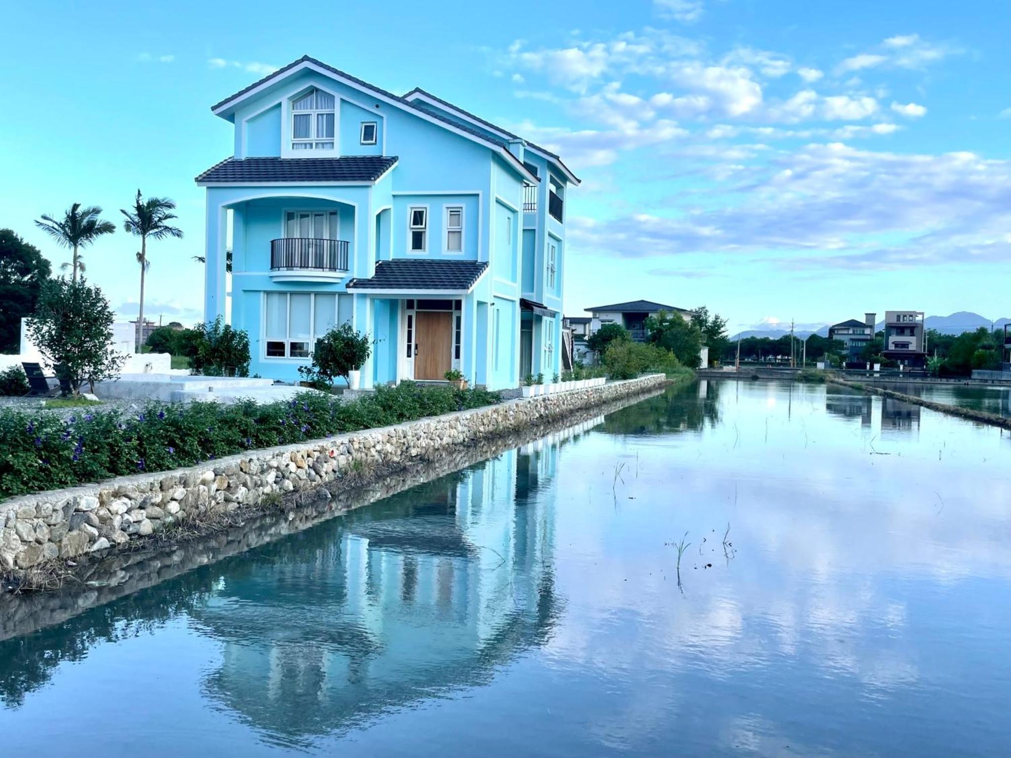 An Blue House