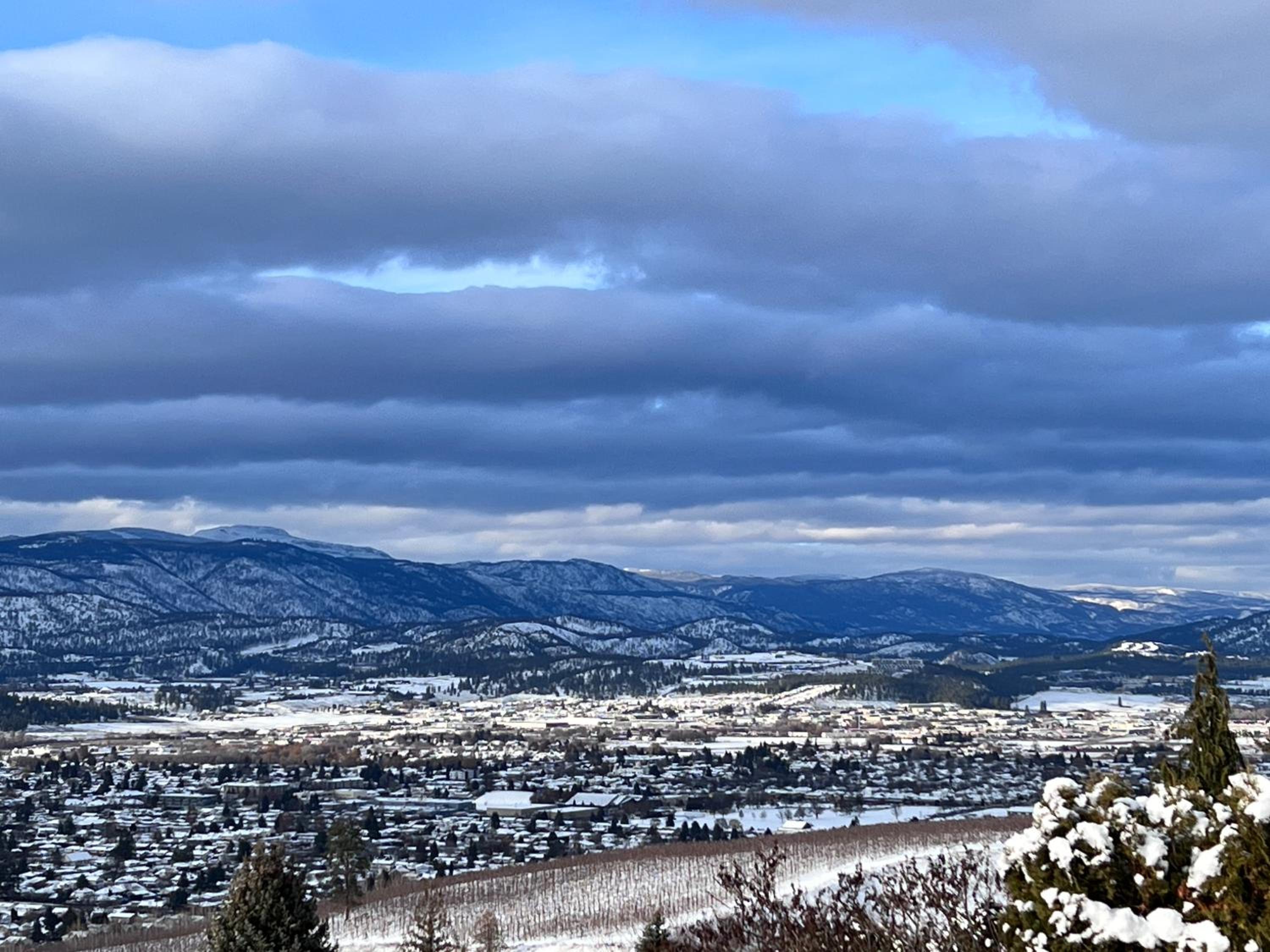 Lake and Mountain View Cozystay close to airport