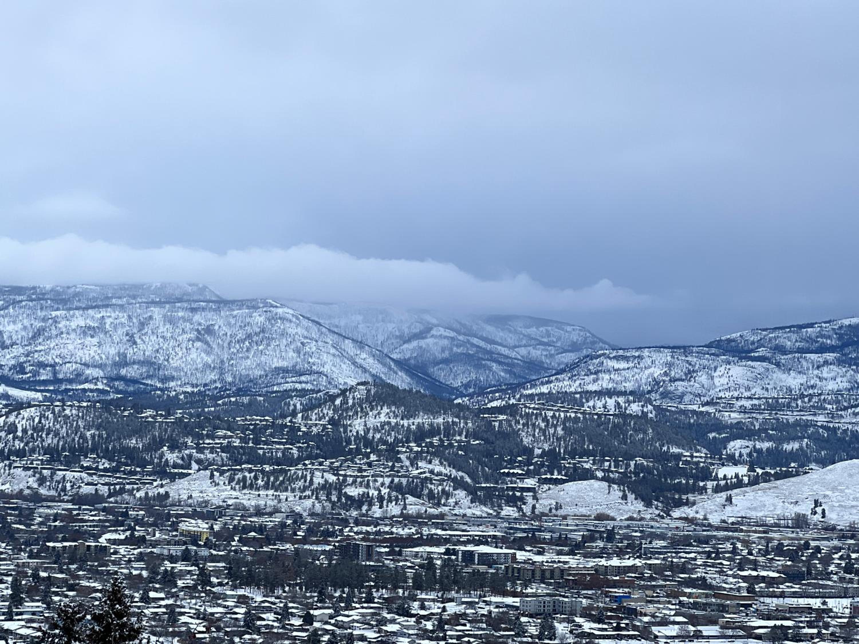 Lake and Mountain View Cozystay close to airport