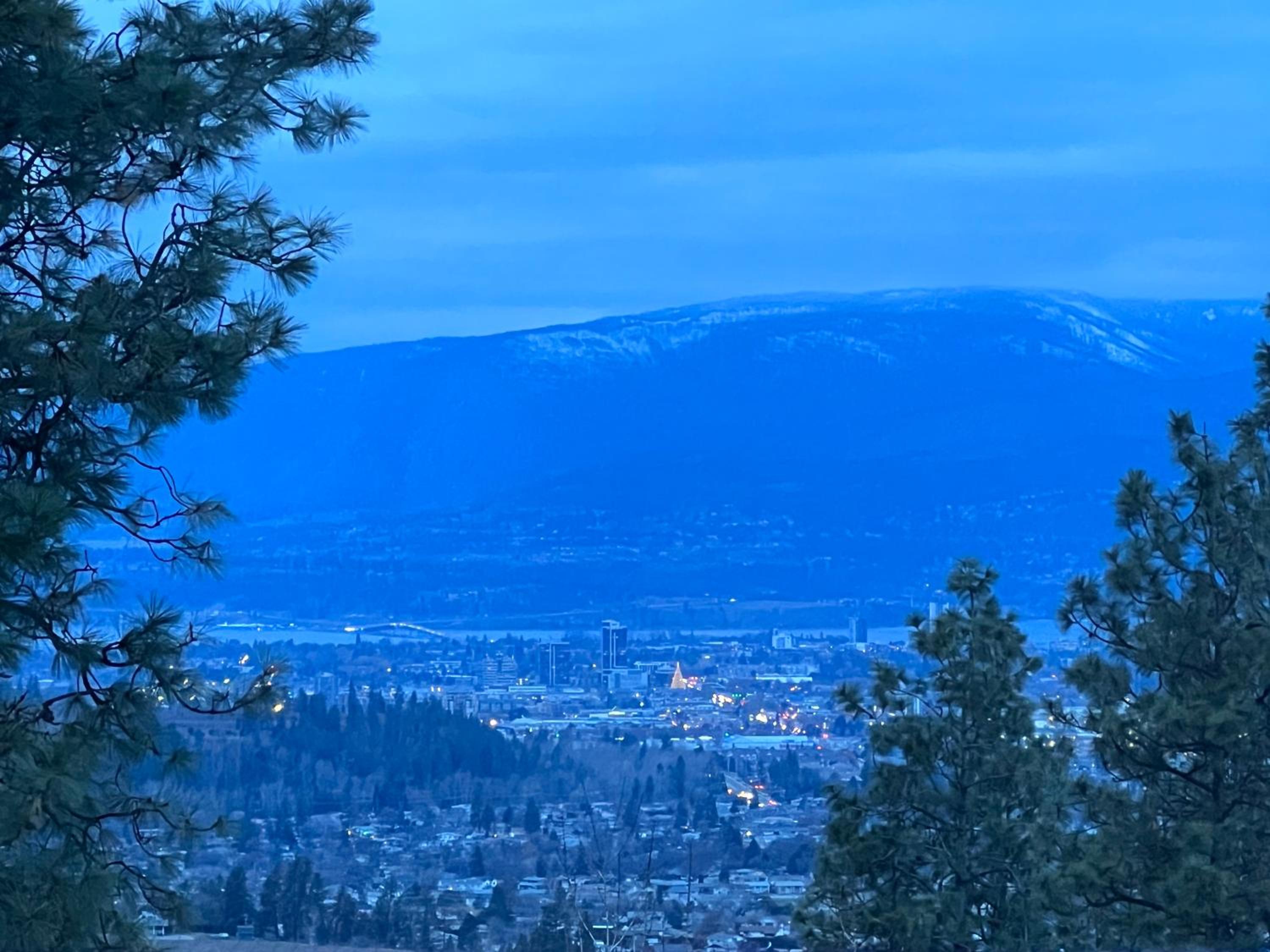 Lake and Mountain View Cozystay close to airport
