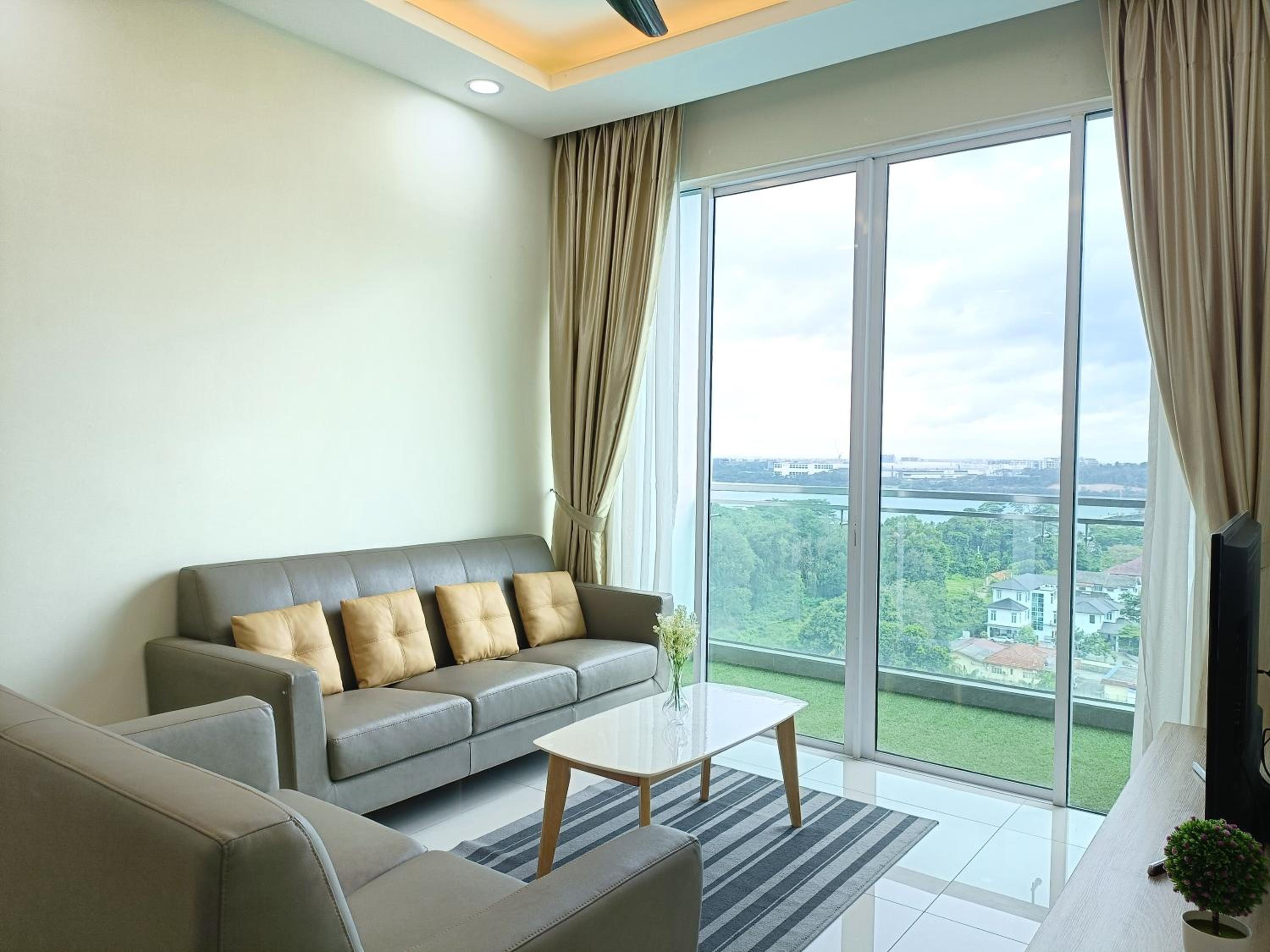 Paragon Suite Homestay by Antlerzone
