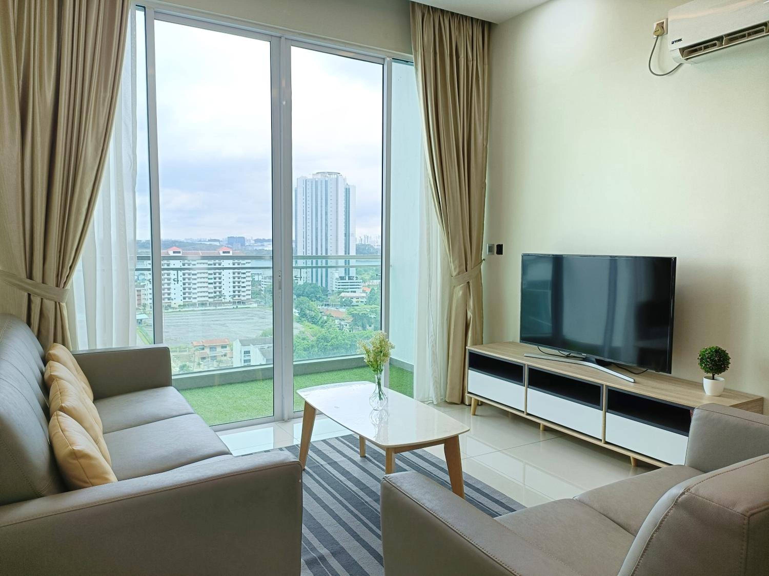 Paragon Suite Homestay by Antlerzone