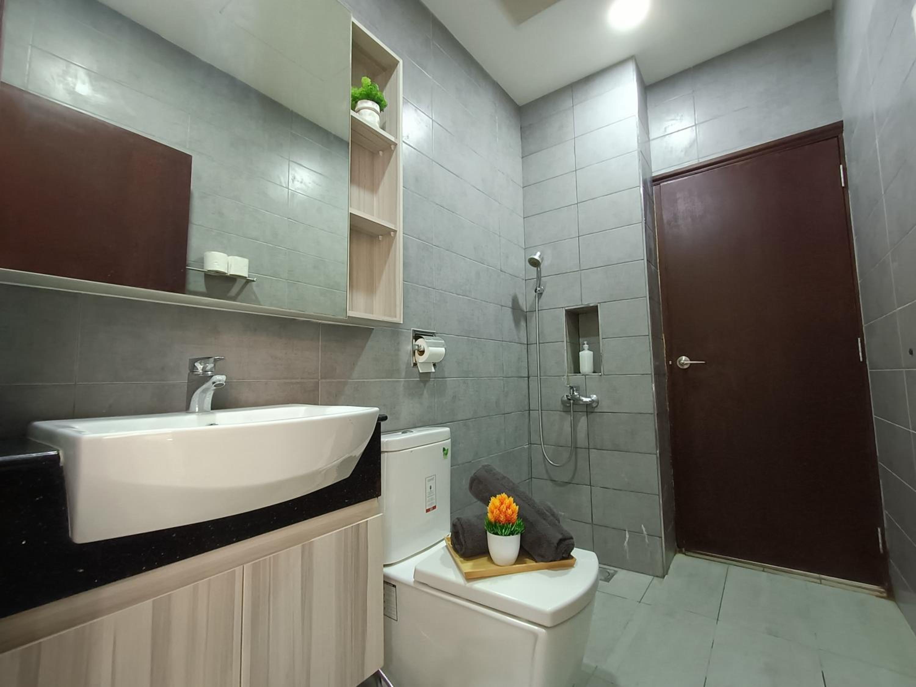 Paragon Suite Homestay by Antlerzone