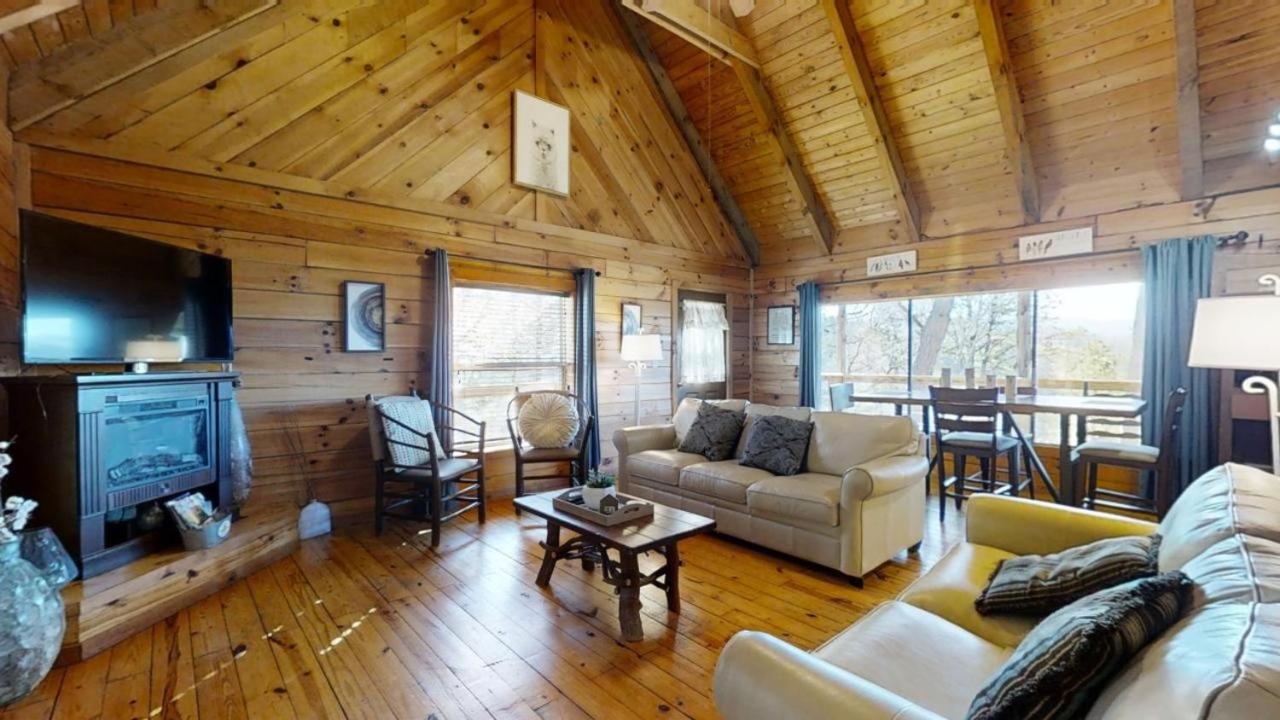 Chelle's Sanctuary cabin view 5