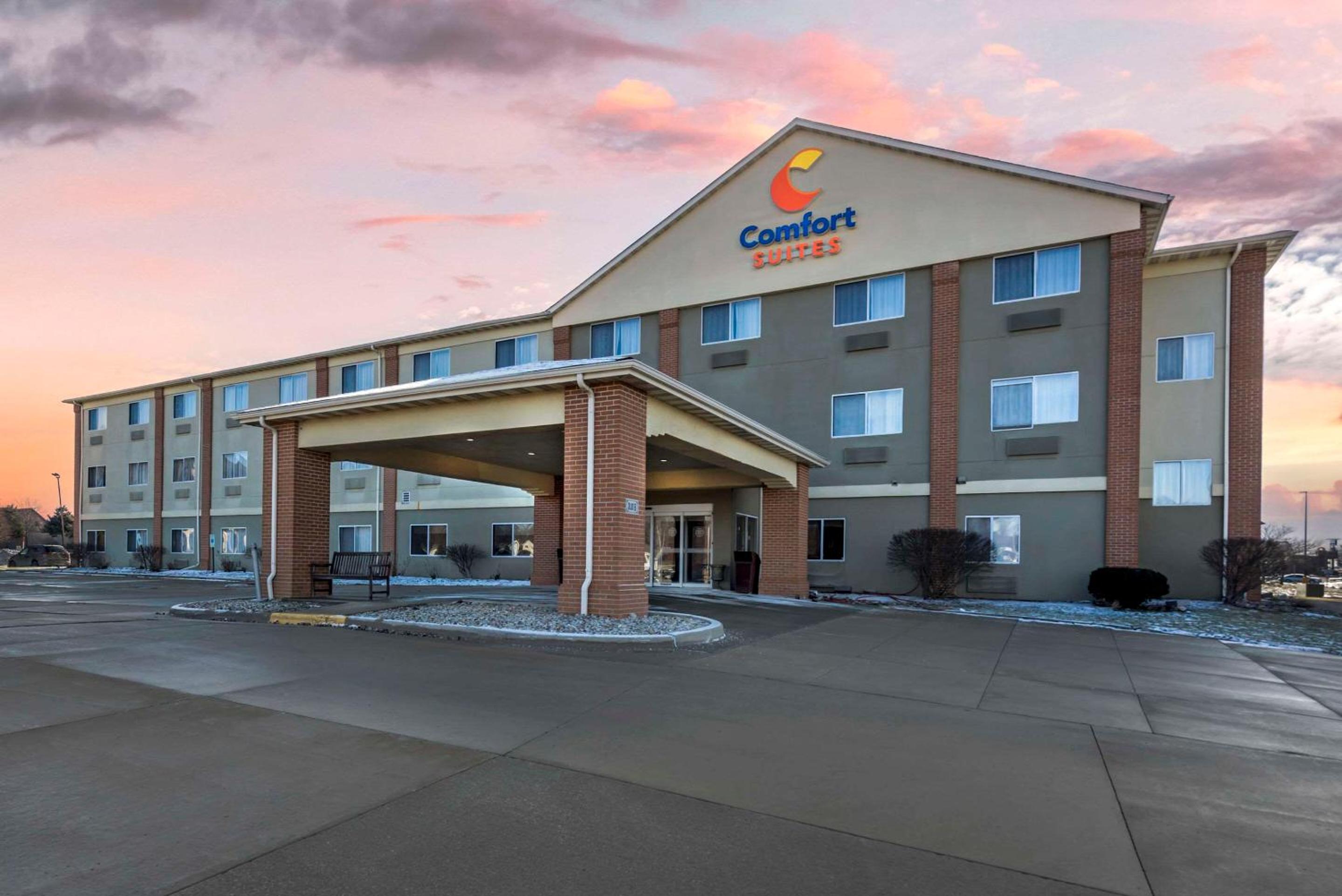 Bloomington Vacations - Comfort Suites Normal University area - Property Image 7