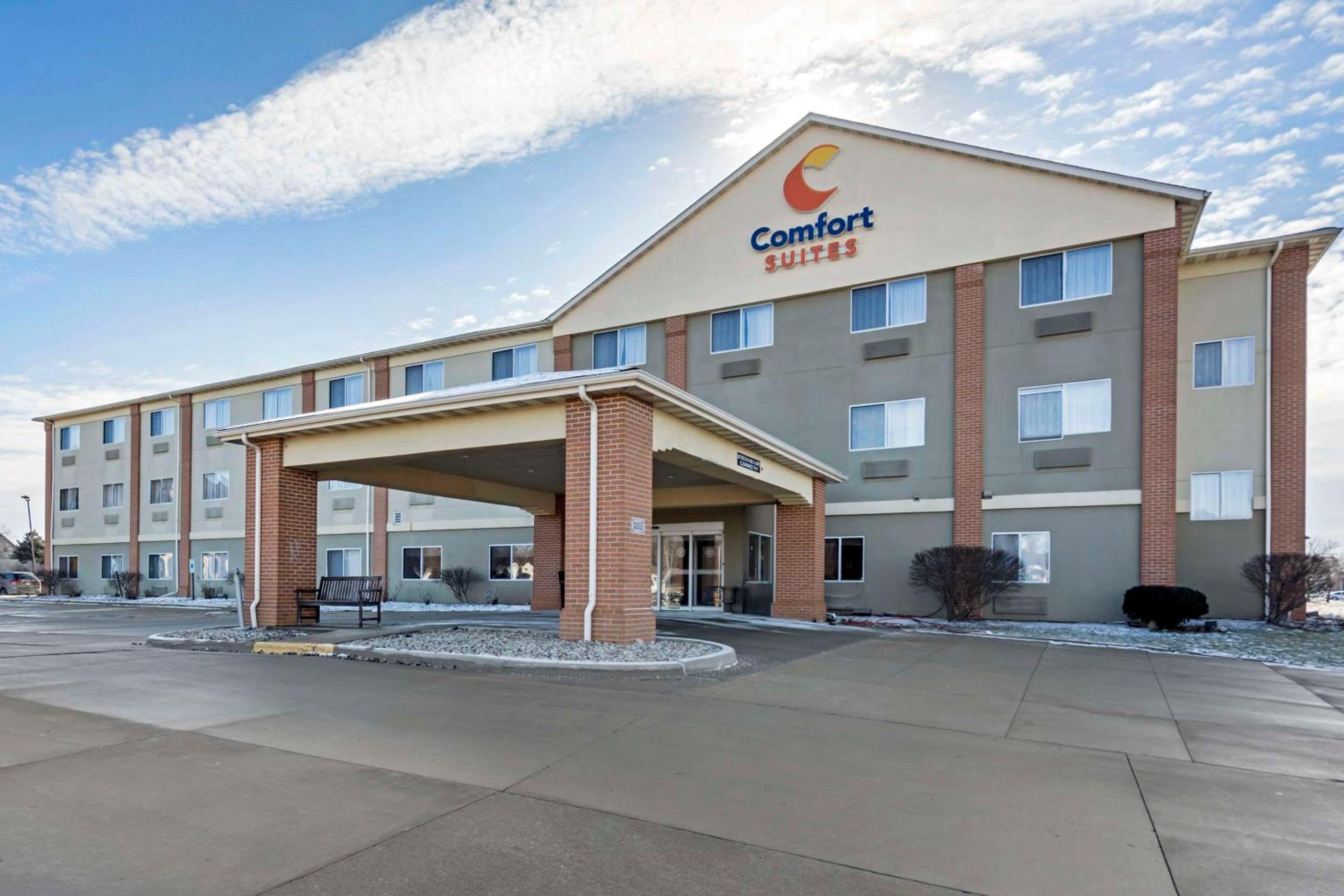 Bloomington Vacations - Comfort Suites Normal University area - Property Image 15