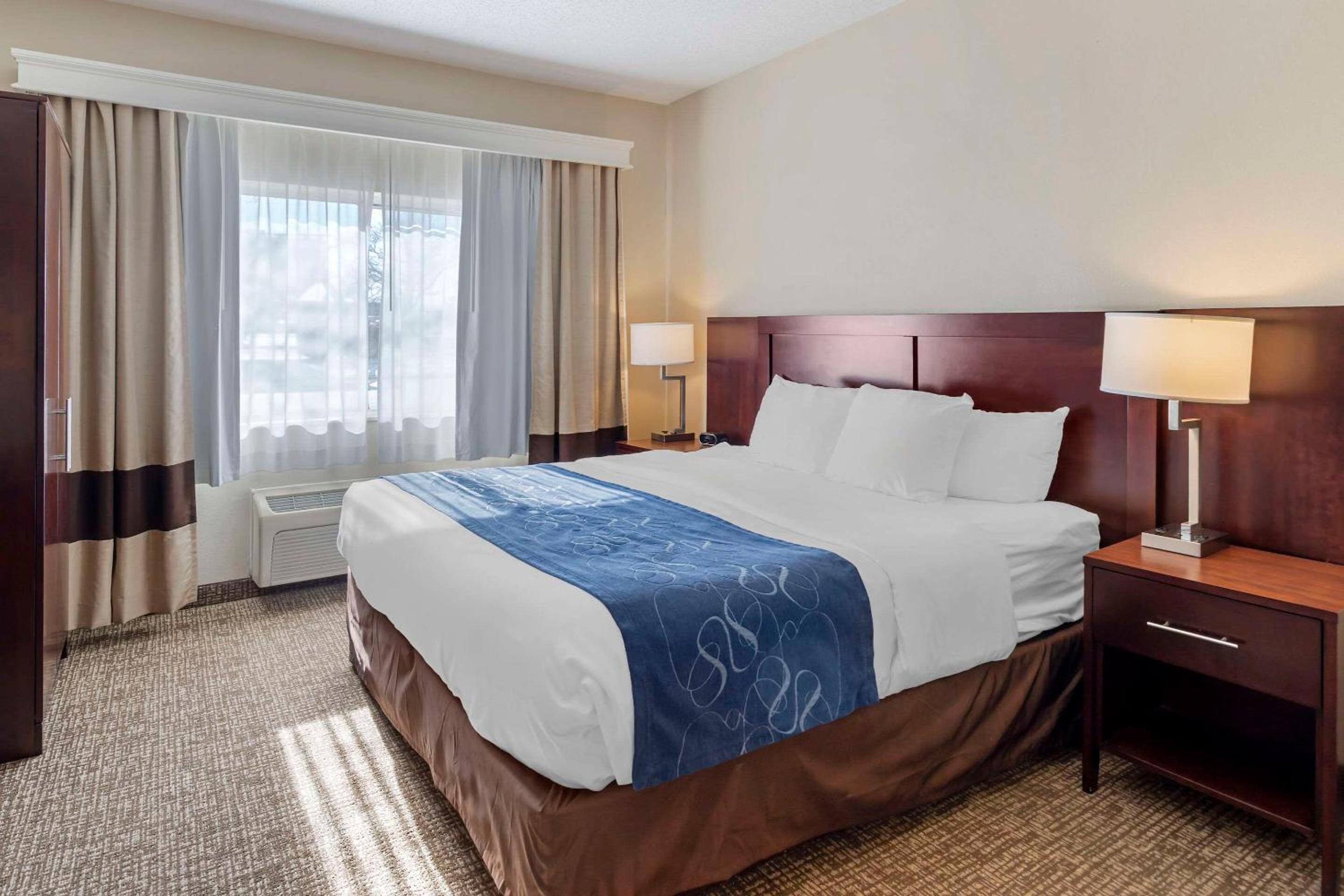 Bloomington Vacations - Comfort Suites Normal University area - Property Image 23