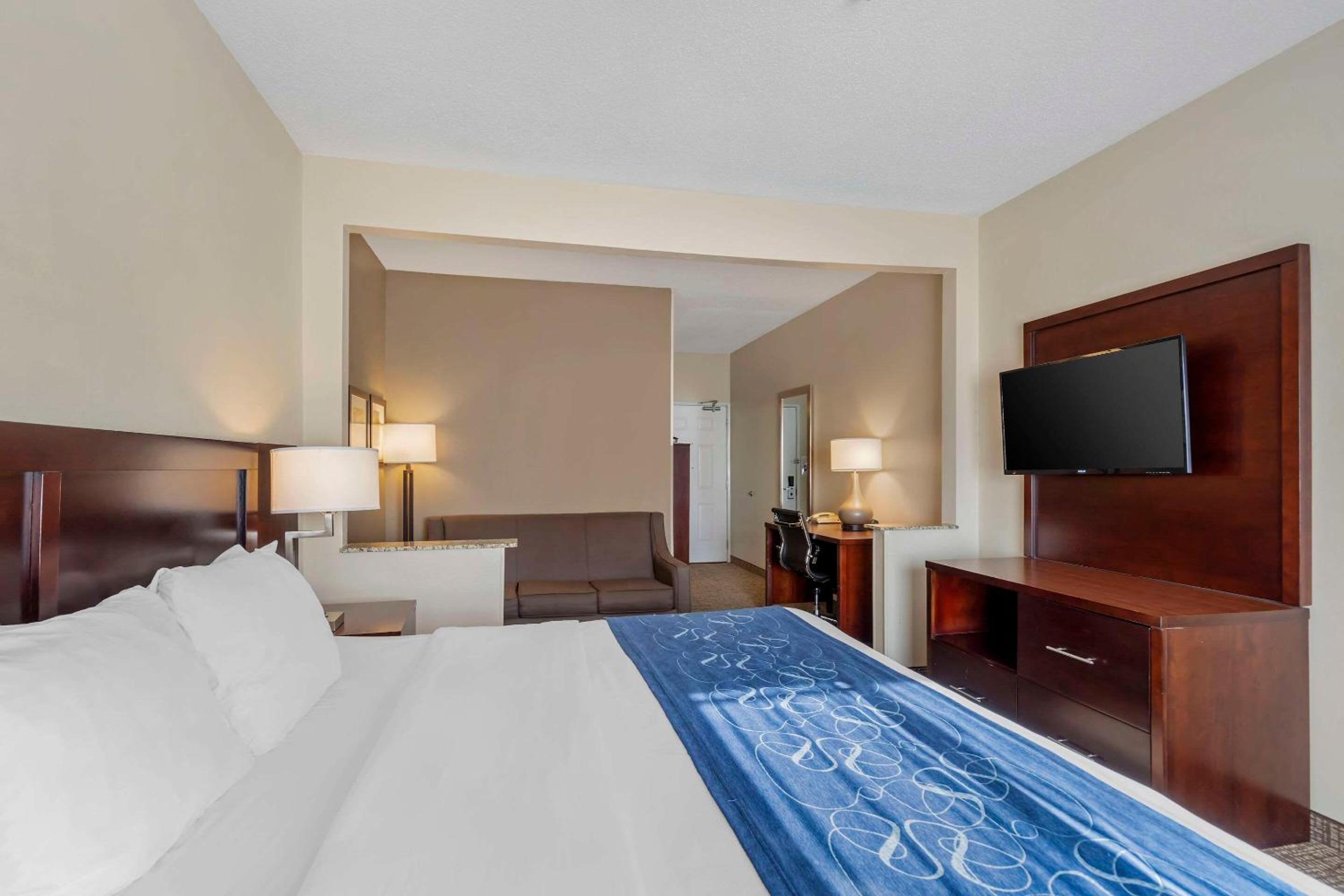 Bloomington Vacations - Comfort Suites Normal University area - Property Image 22