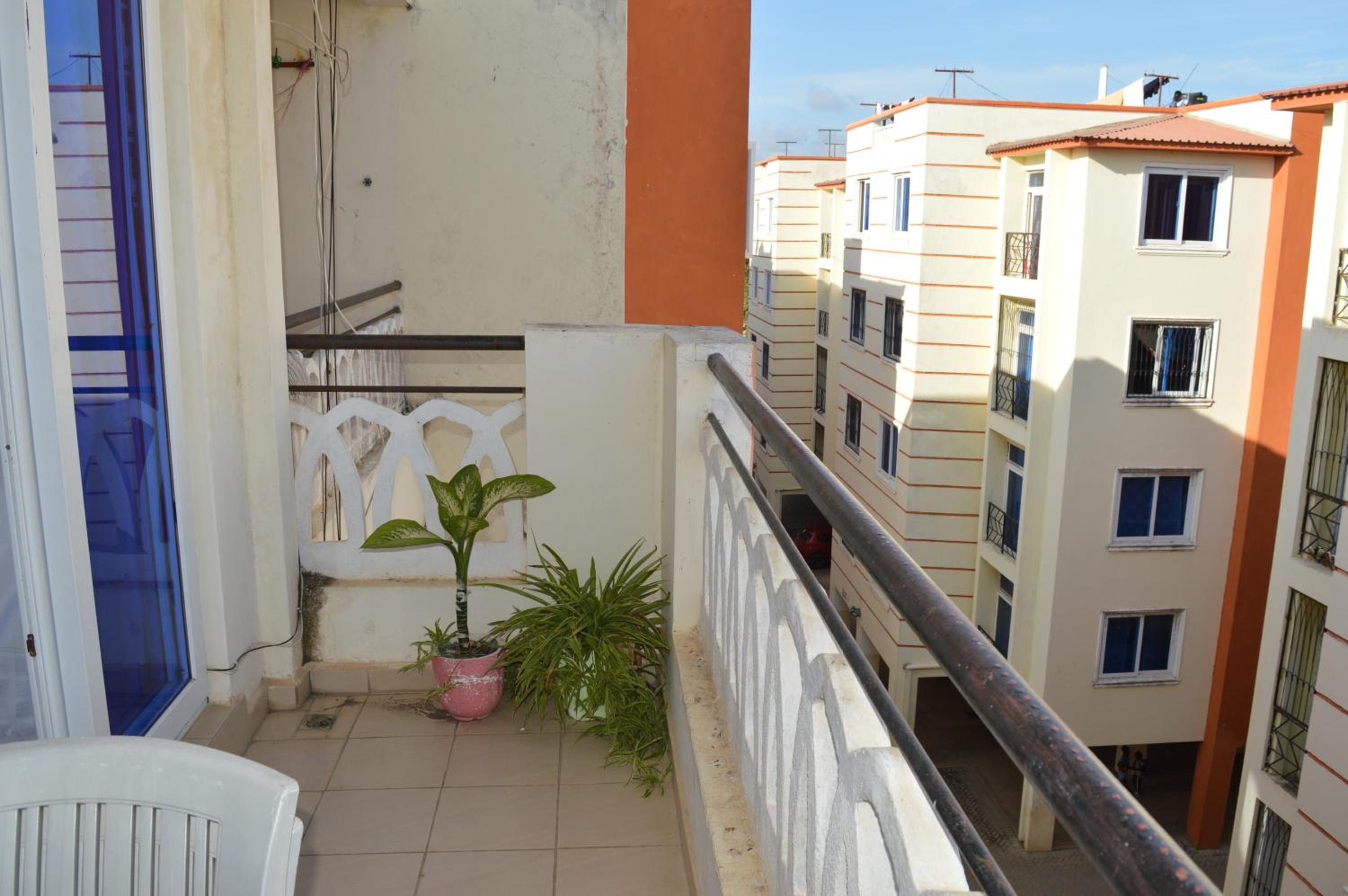 Roma Stays - Splendid 3BR Apartment At Sunset with a swimming pool view 5