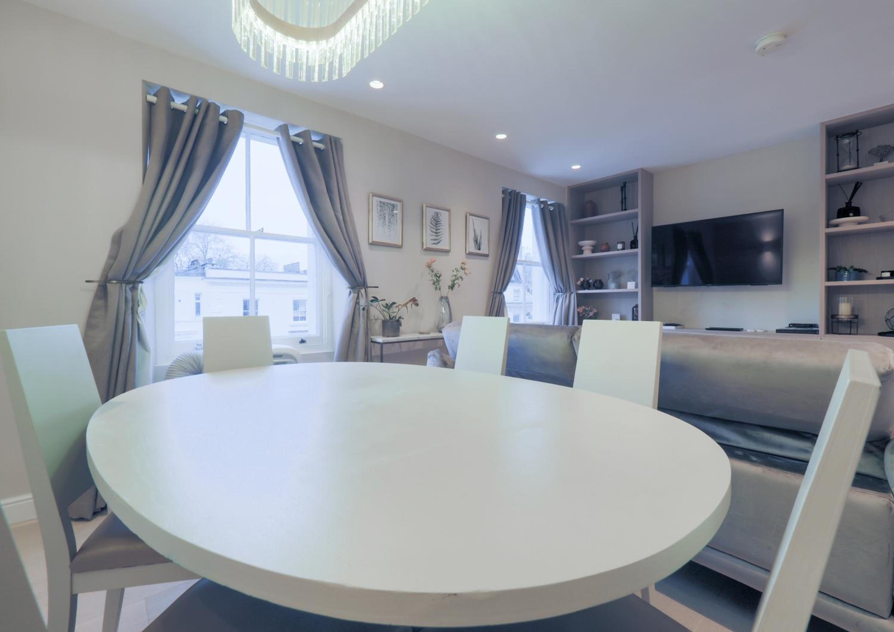 Luxury 3 Bedroom Flat in Maida Vale