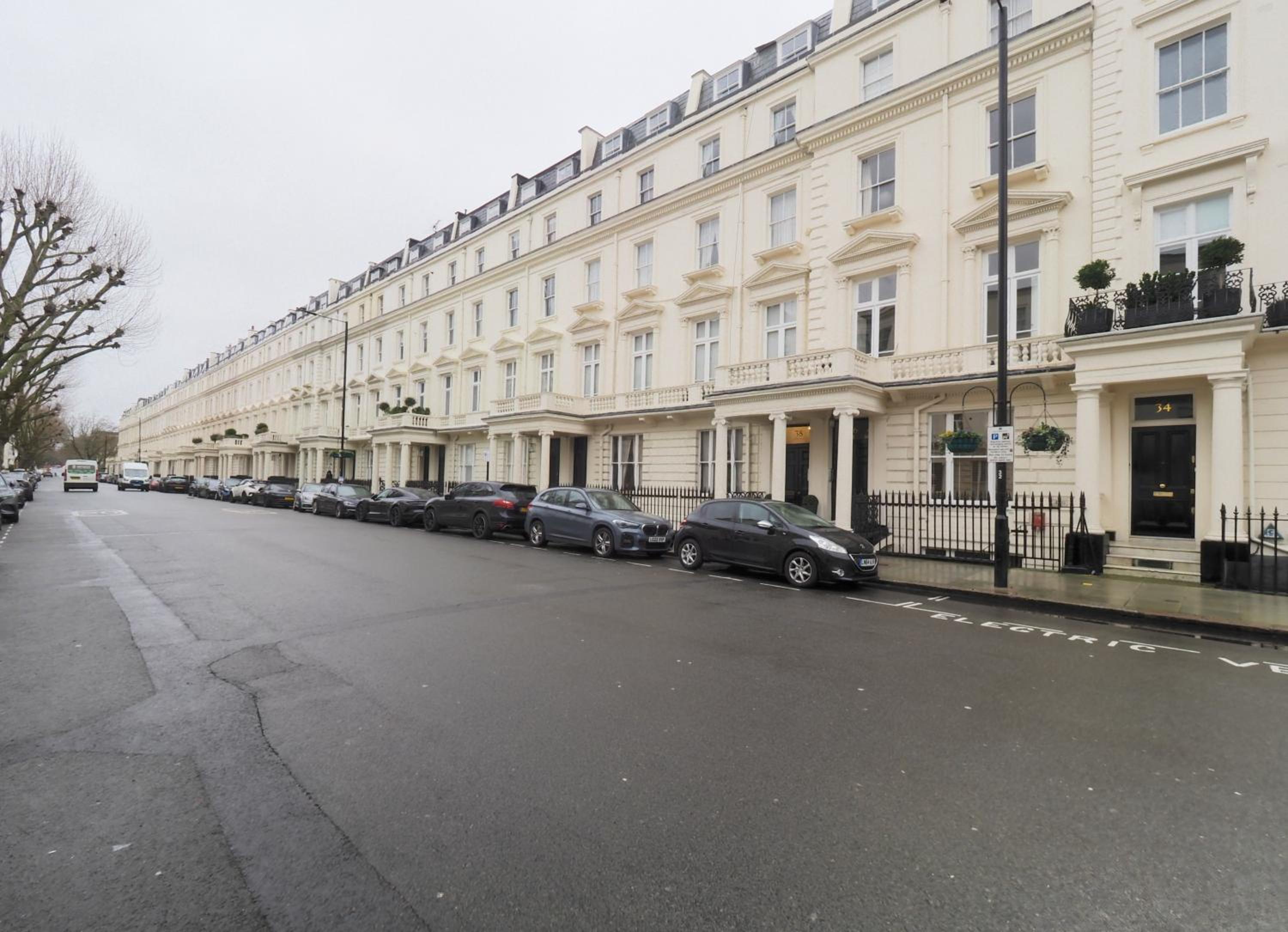 Luxury 3 Bedroom Flat in Maida Vale