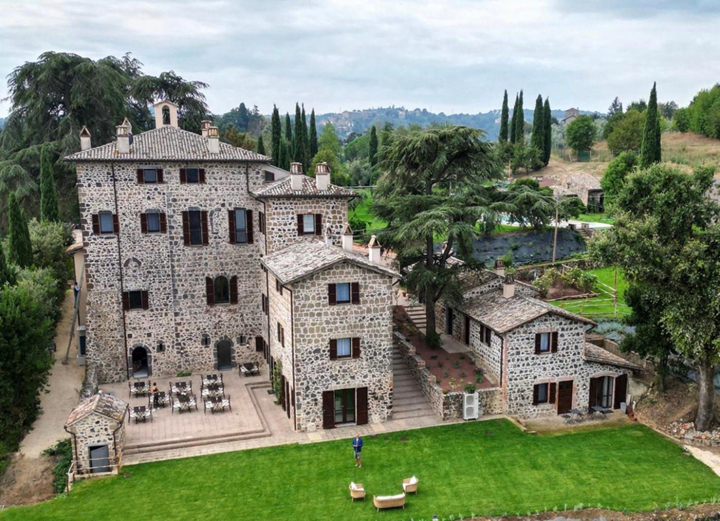 Pietra Campana Italian Villa Orvieto view 3
