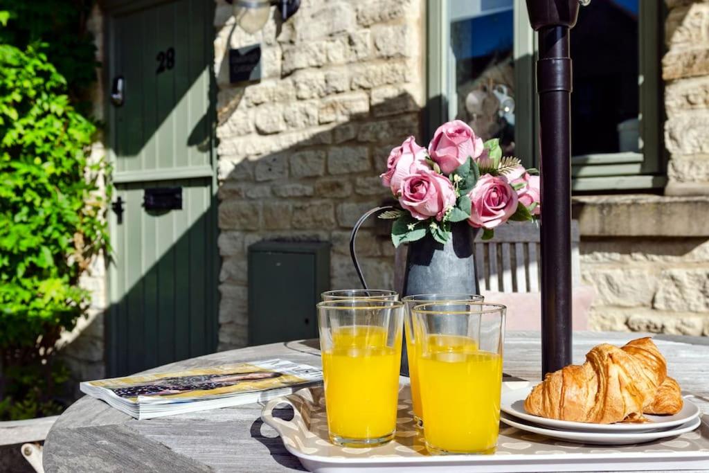 Oakleigh Cottage - lakes, spa, pools, sports, nature reserve view 3