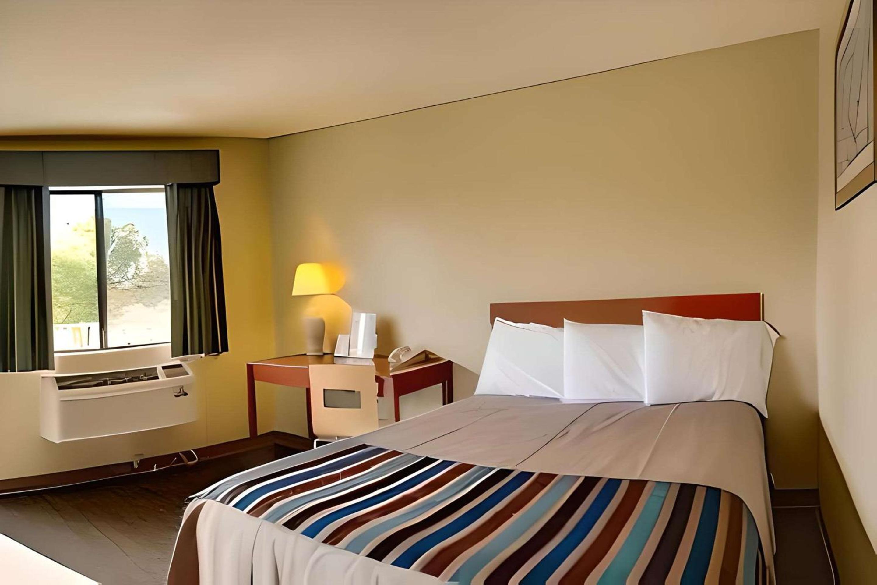 Rohnert Park Vacations - Inn at Rohnert Park - Property Image 1