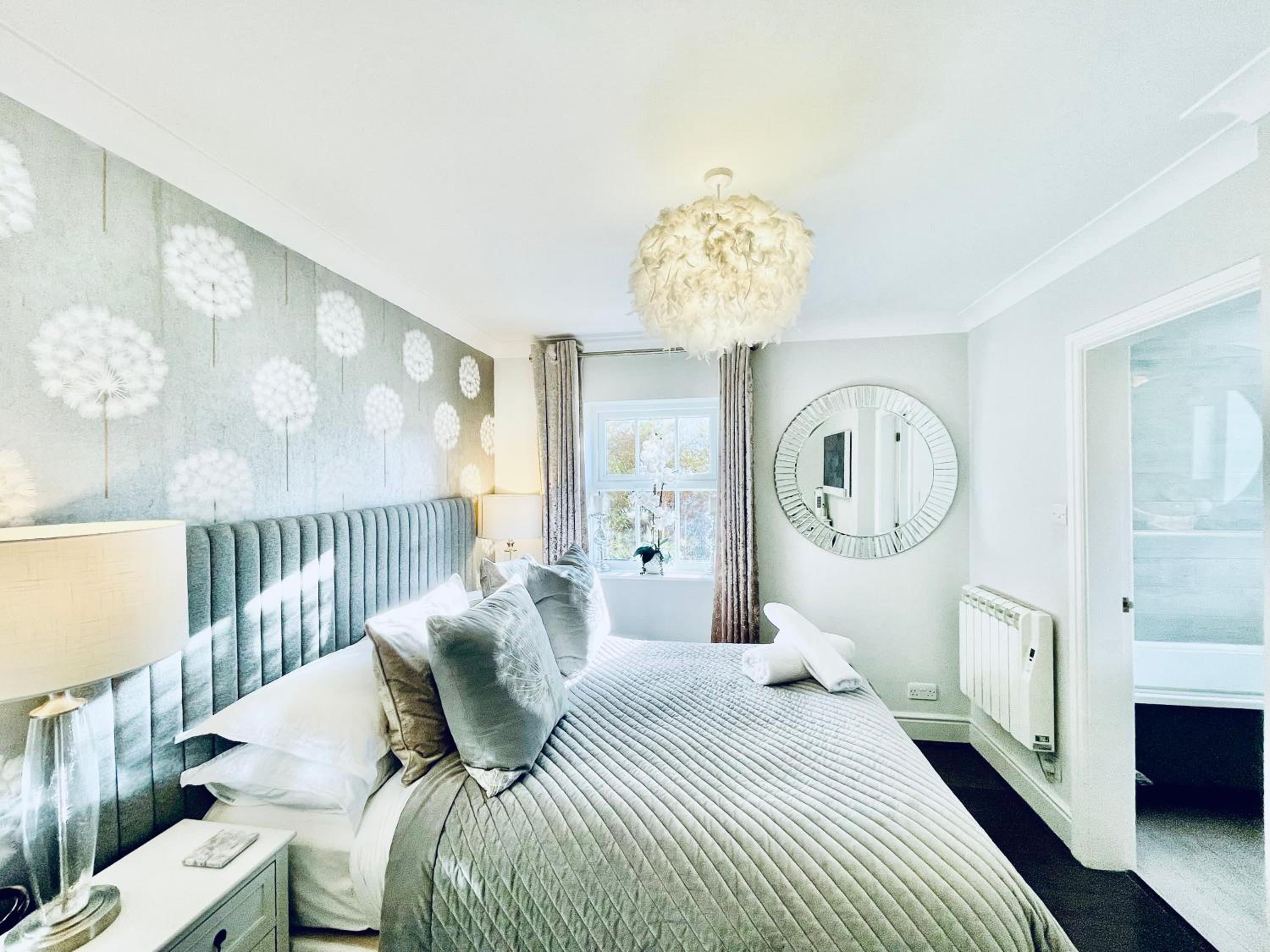 Cotswold Chic Retreats "Jacinabox" Central Chipping Campden-Parking-Garden view 3