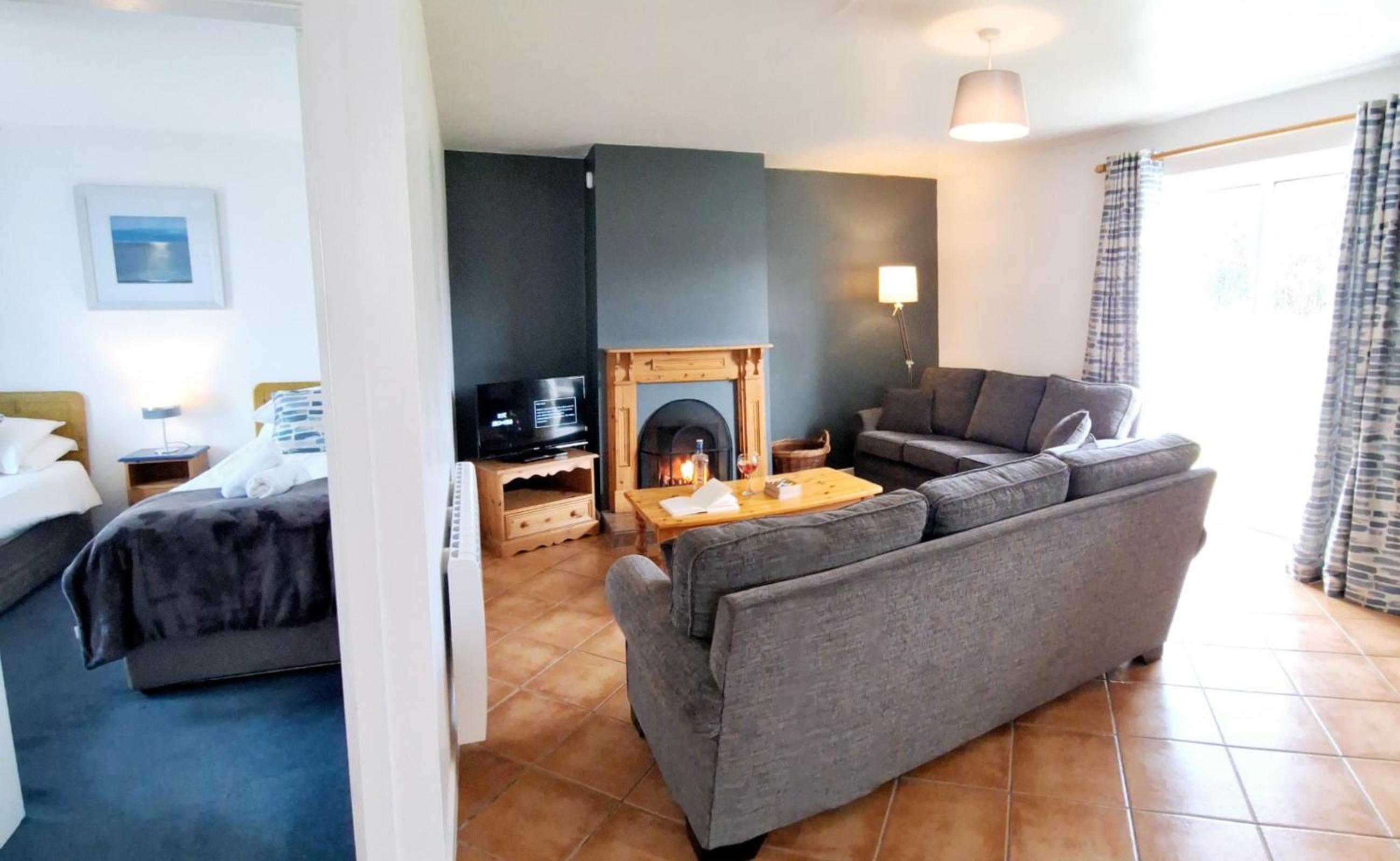 Dingle Harbour Cottages 3 Bed Sleeps 7 by Trident Holiday Homes view 5