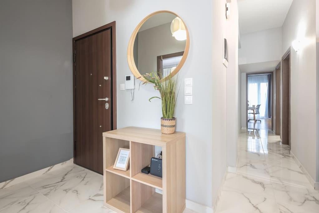 Luxurious Apt in Megaro Moussikis Metro Station