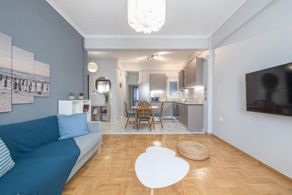 Luxurious Apt in Megaro Moussikis Metro Station