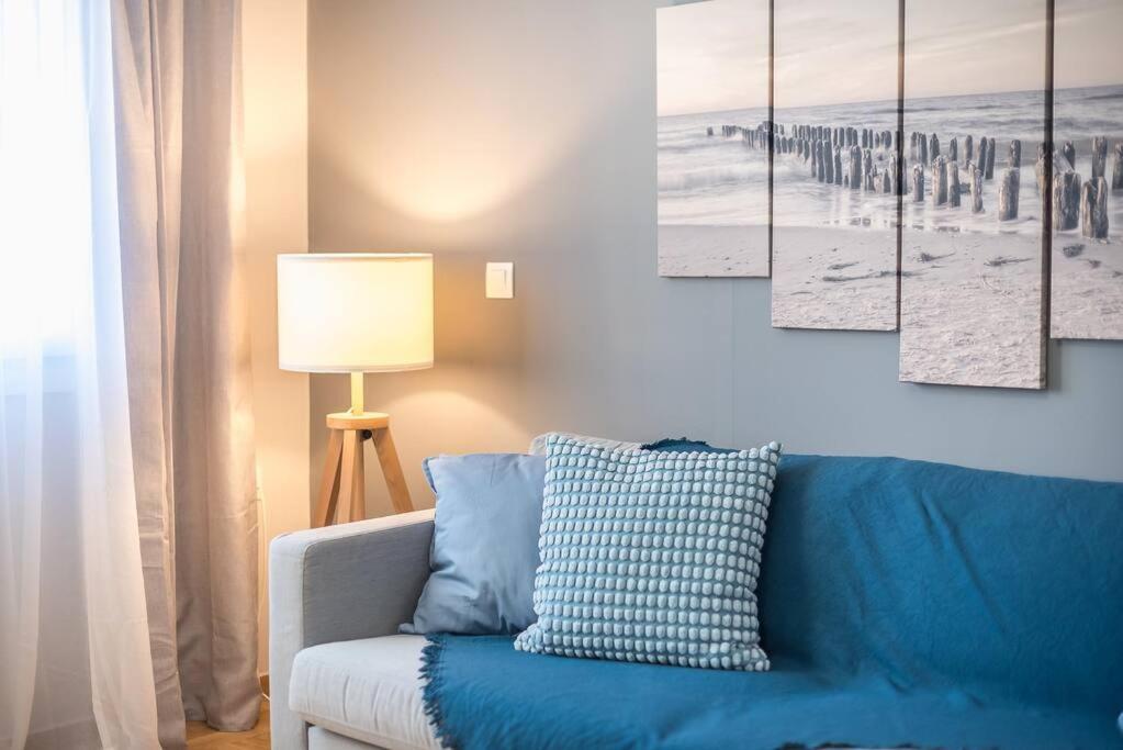 Luxurious Apt in Megaro Moussikis Metro Station