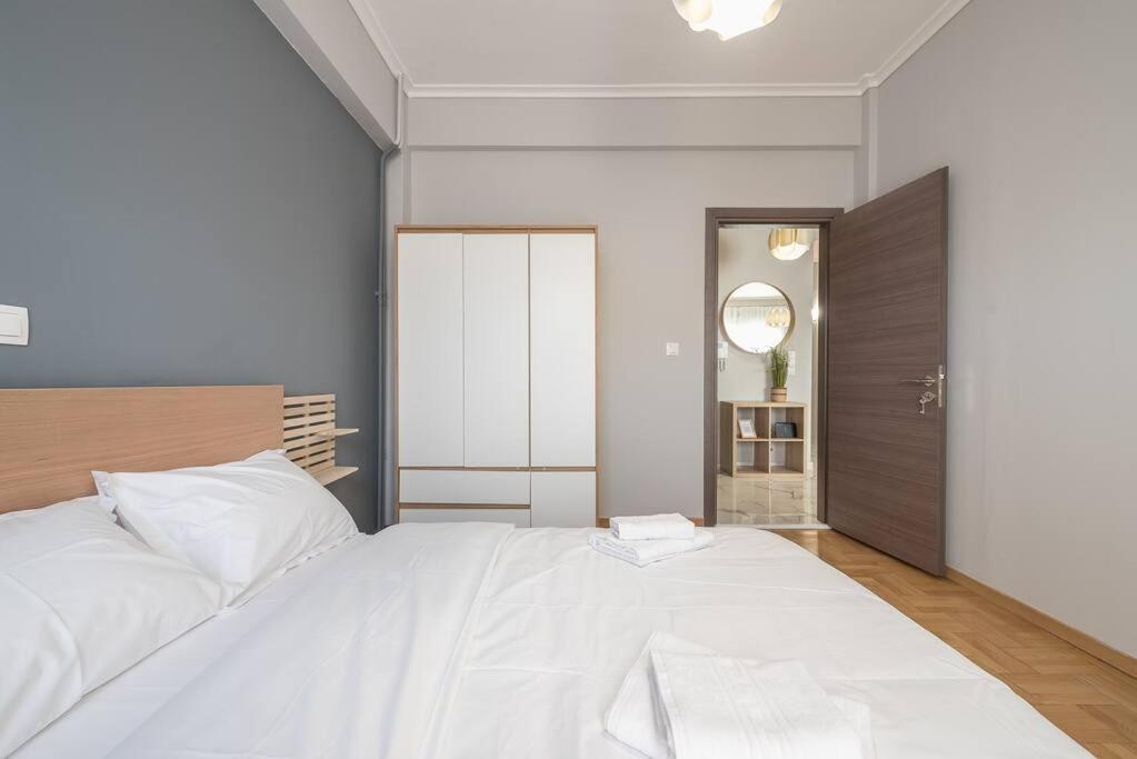 Luxurious Apt in Megaro Moussikis Metro Station