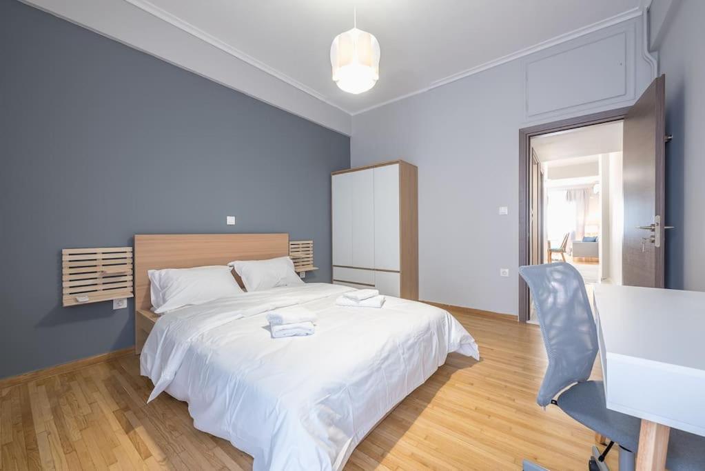 Luxurious Apt in Megaro Moussikis Metro Station