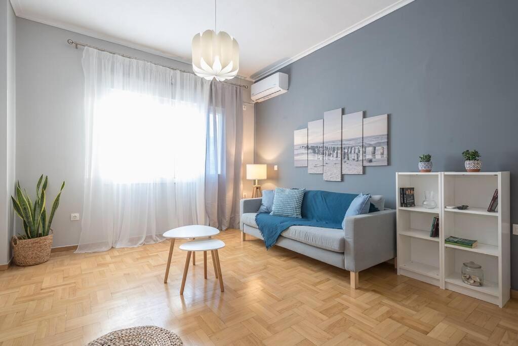 Luxurious Apt in Megaro Moussikis Metro Station