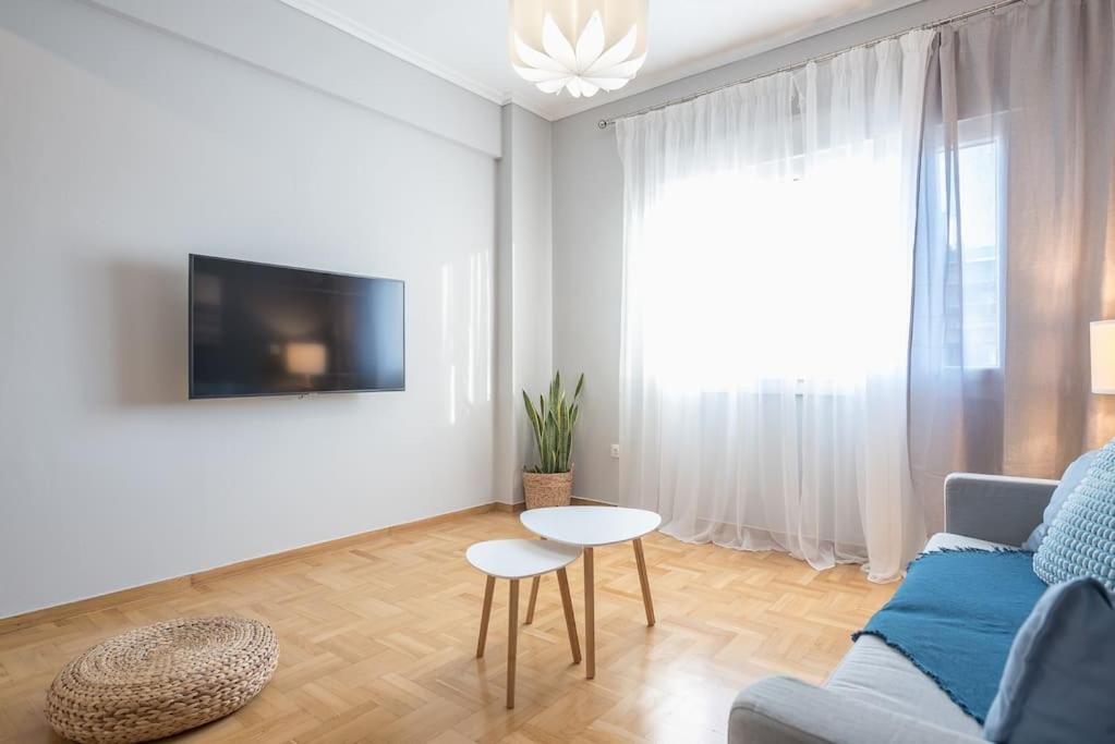 Luxurious Apt in Megaro Moussikis Metro Station