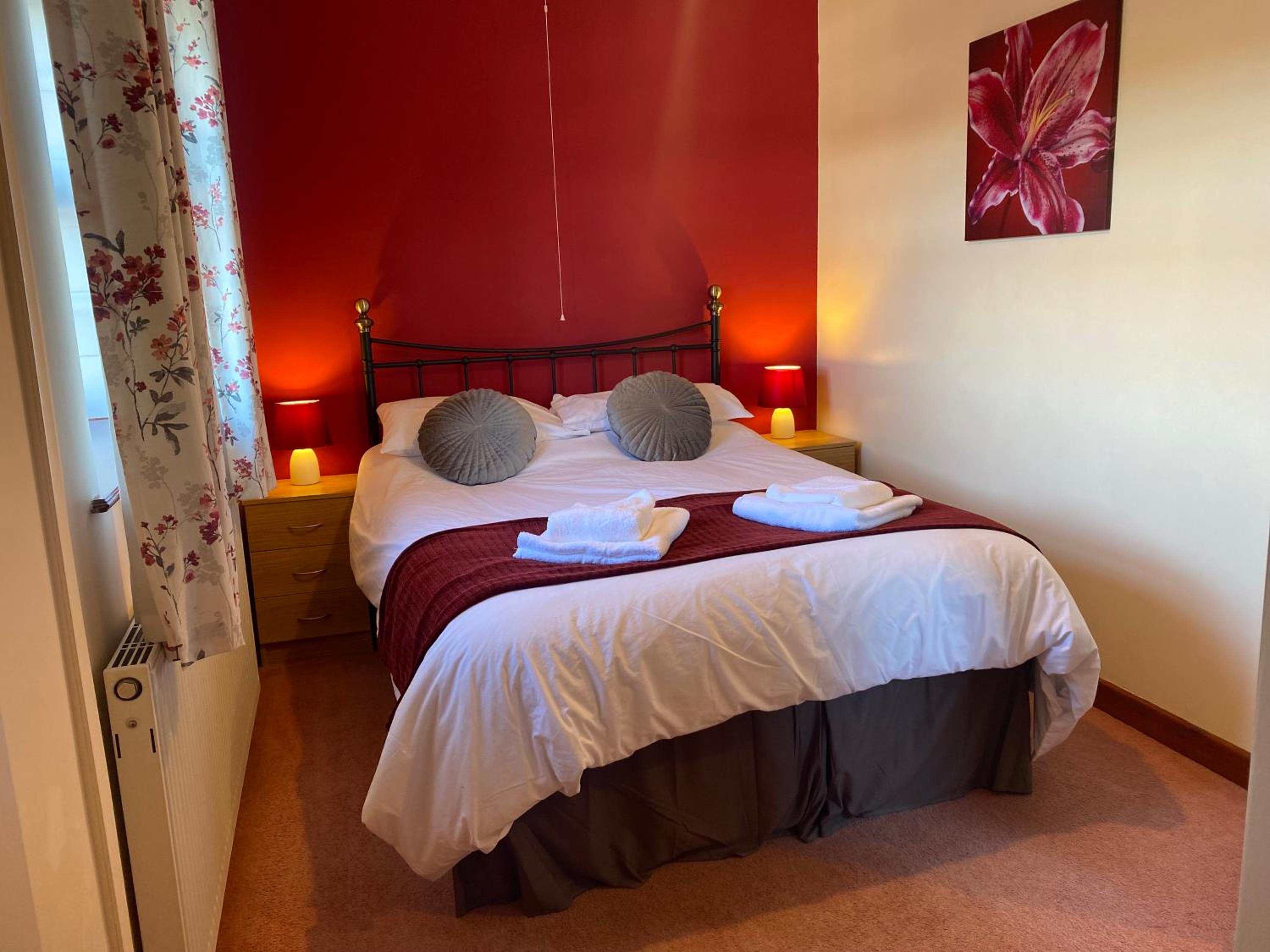 Luxury 5-Bed Farmhouse - Sleeps 8 & Hot Tub view 3