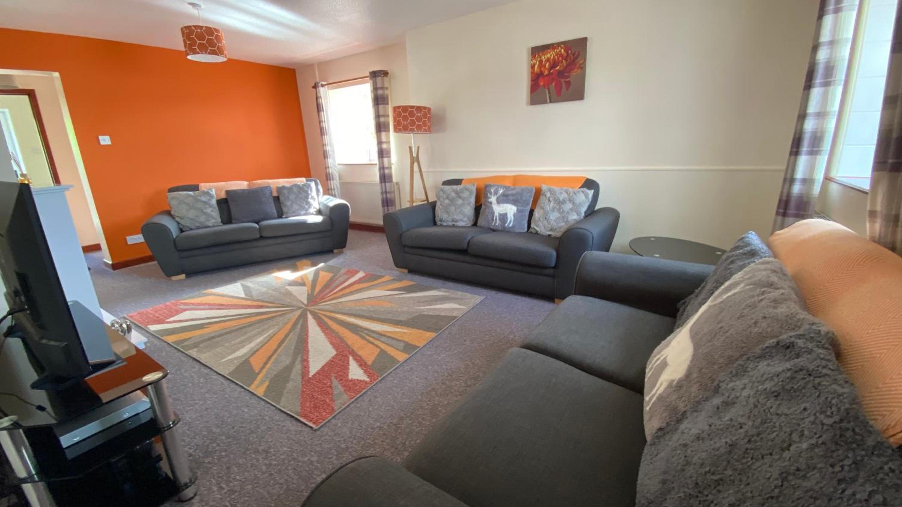 Luxury 5-Bed Farmhouse - Sleeps 8 & Hot Tub view 2