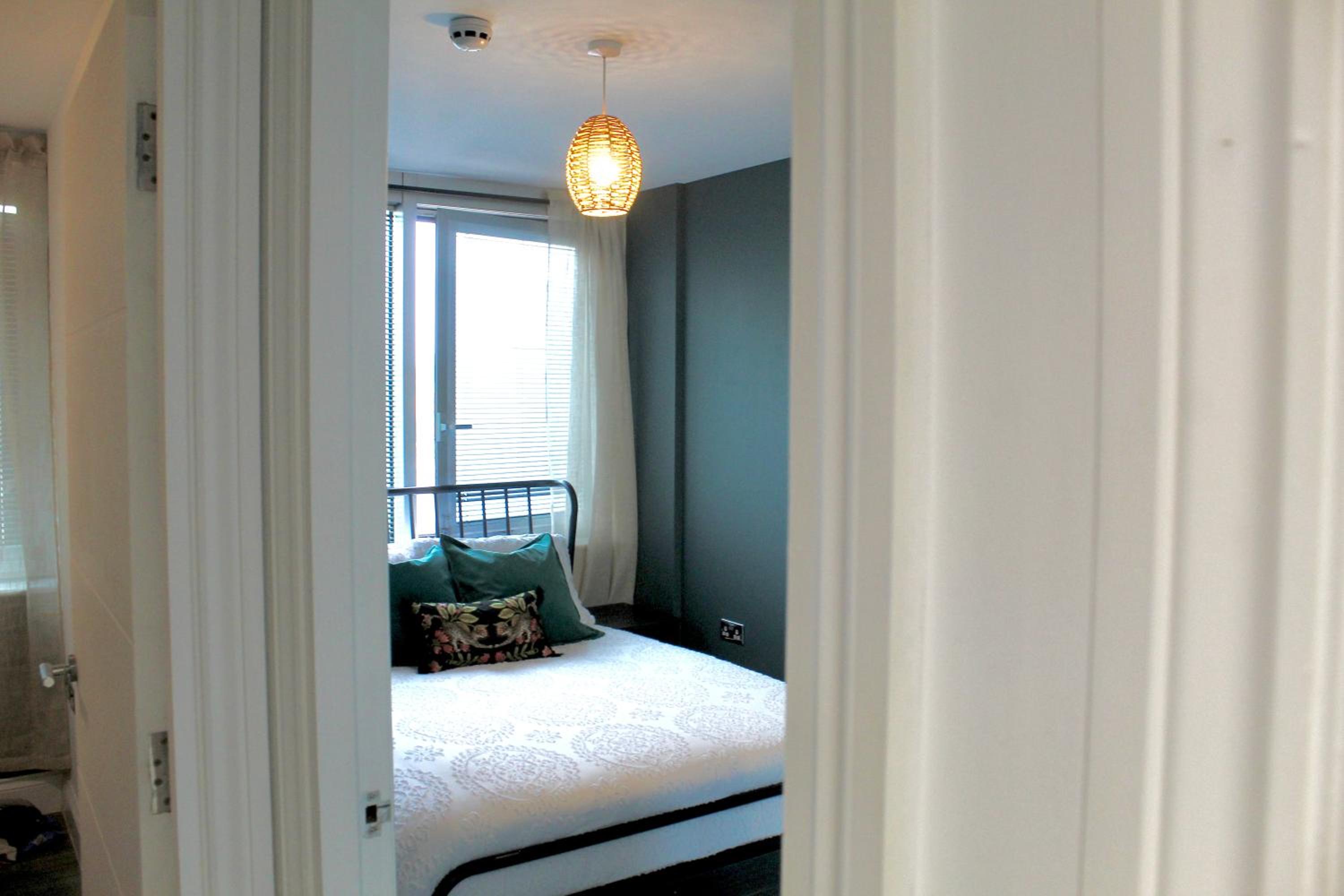 Central Brighton Apartment - 5 Min walk from beach and Pier and within walking distance of the train station - sleeps up to 6 guests! view 3