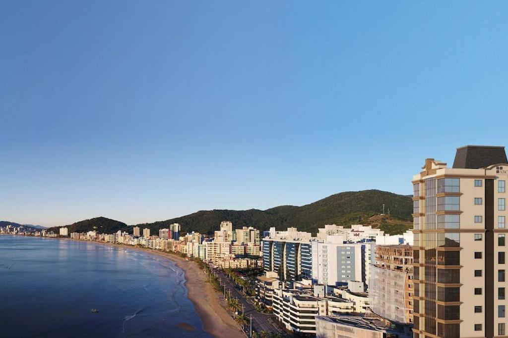 Luxuoso apartamento com vista mar em Itapema SC view 5