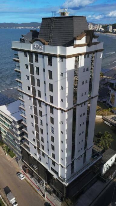 Luxuoso apartamento com vista mar em Itapema SC view 2