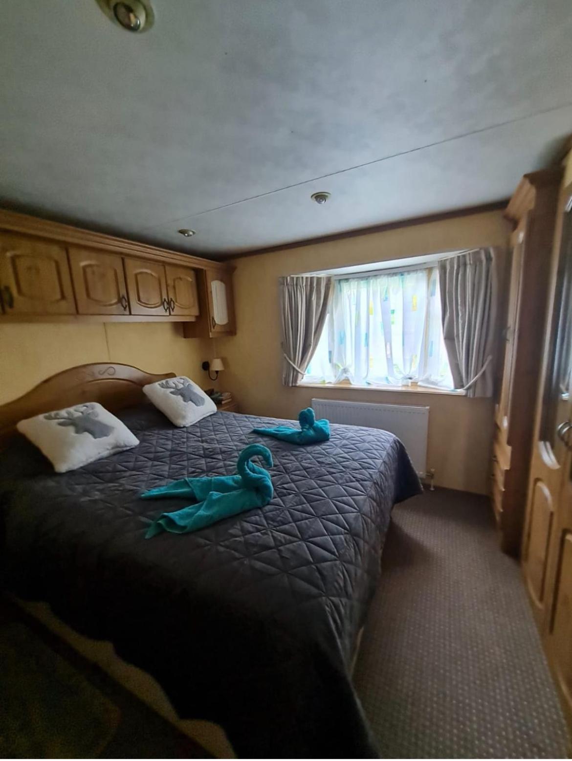 Spacious Luxury Escape with Sea Views and Pet Friendly at Clarach Bay view 3