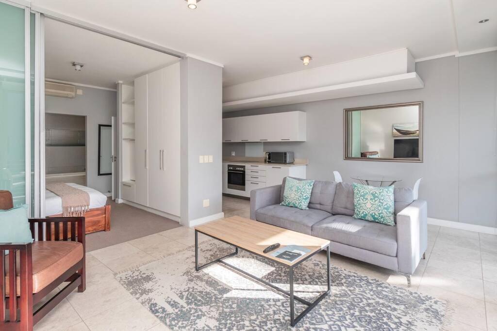 Waterfront Canal Stunning Apartment view 2