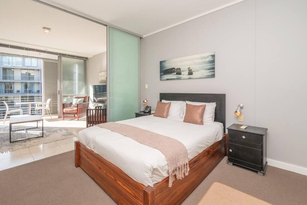 Waterfront Canal Stunning Apartment view 3