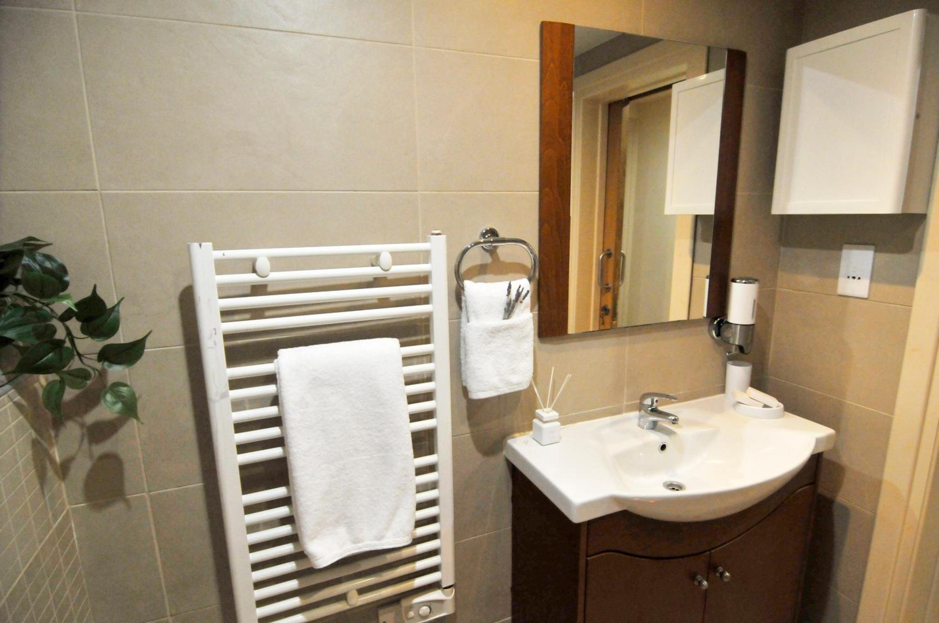 11 Suites - Sunrise Horizon Suite