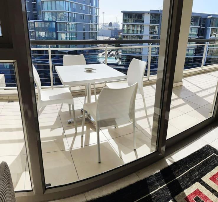 Waterfront Canal, 2 Bedroom Apartment view 4