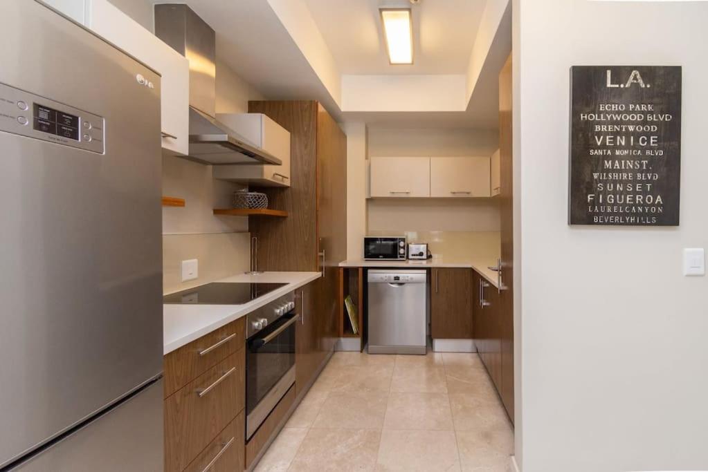 Waterfront Canal, 2 Bedroom Apartment view 3