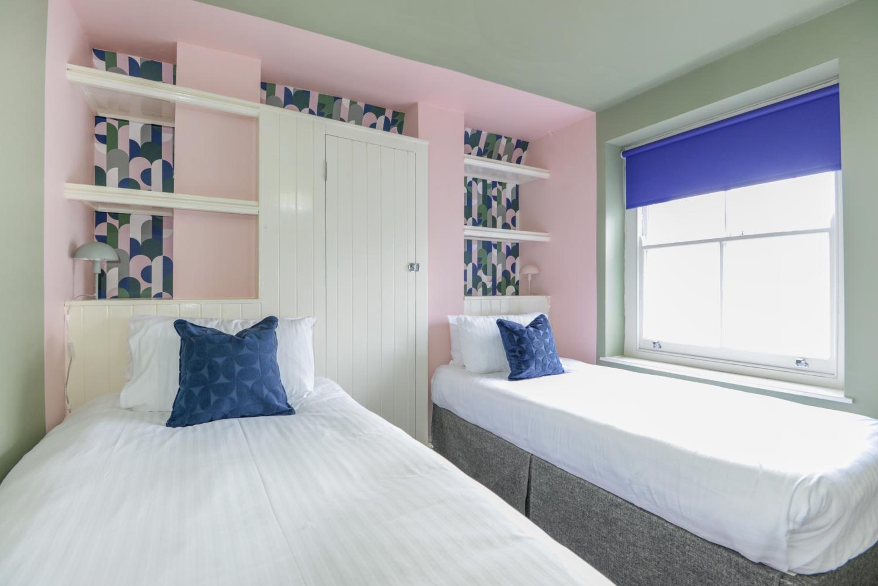 Harbour Court Plymouth - Free Parking - tucked away on the Barbican with courtyard - by Ocean City Retreats view 3
