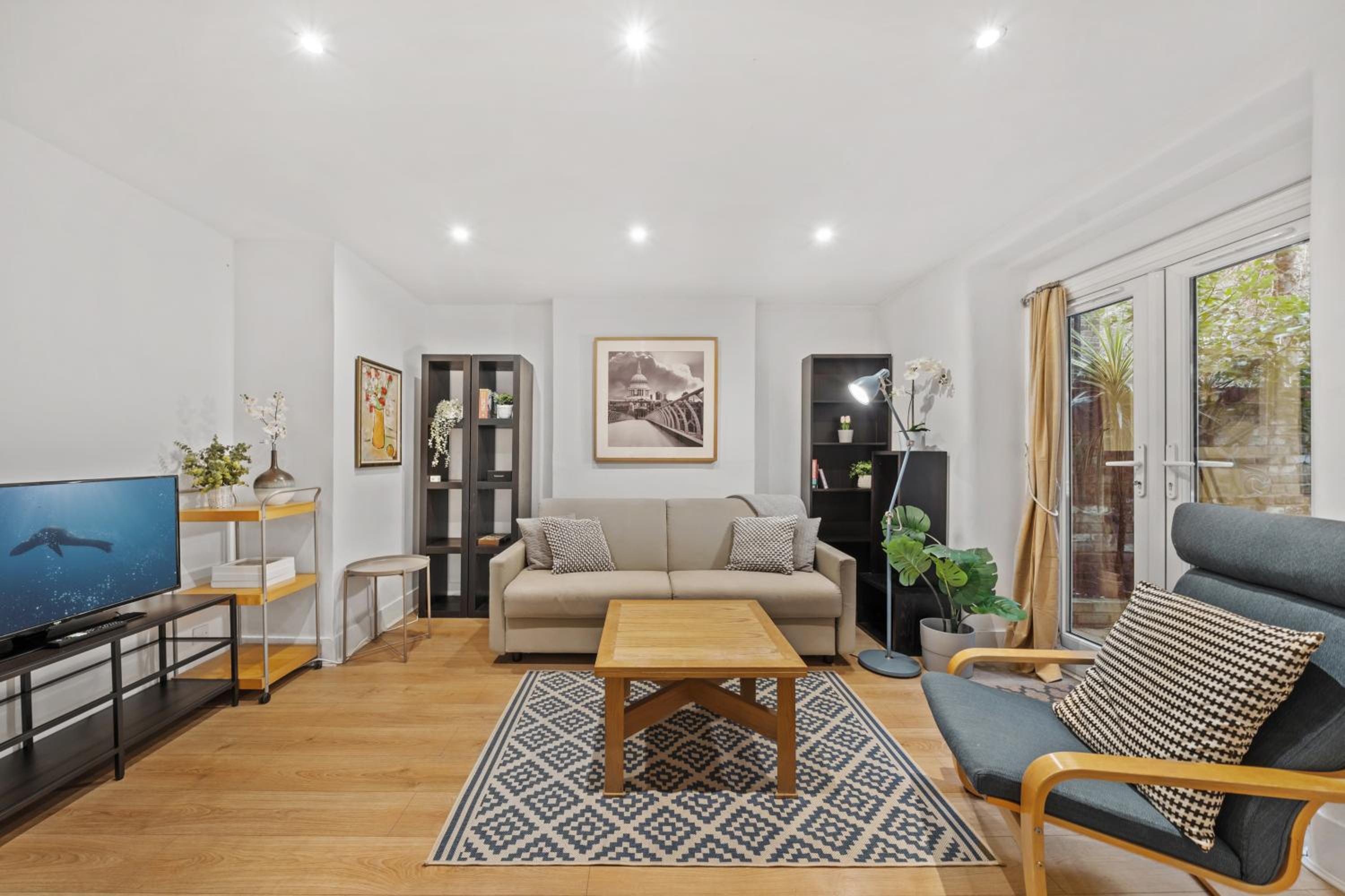 2 BR garden flat in W Kensington