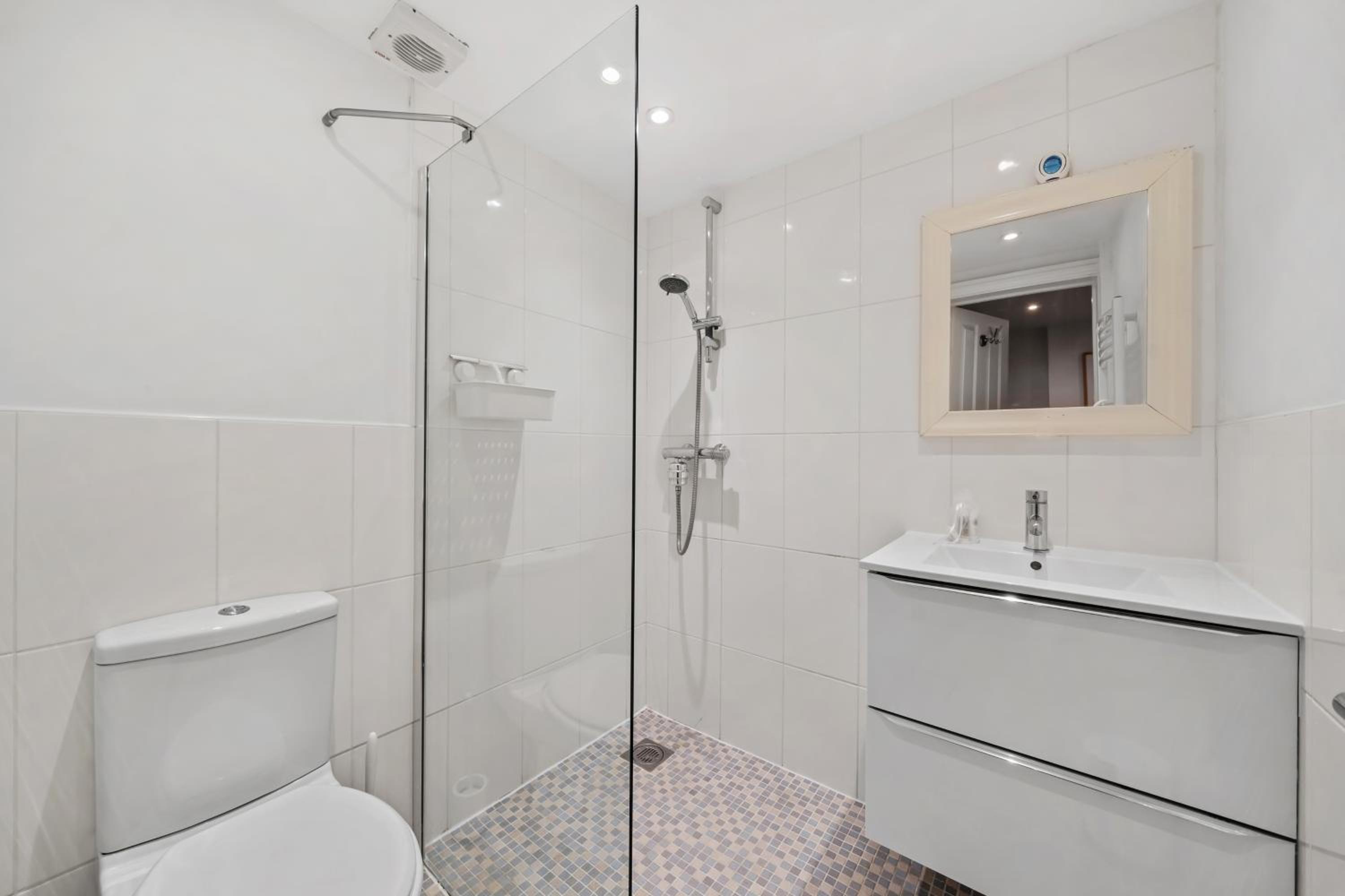 2 BR garden flat in W Kensington